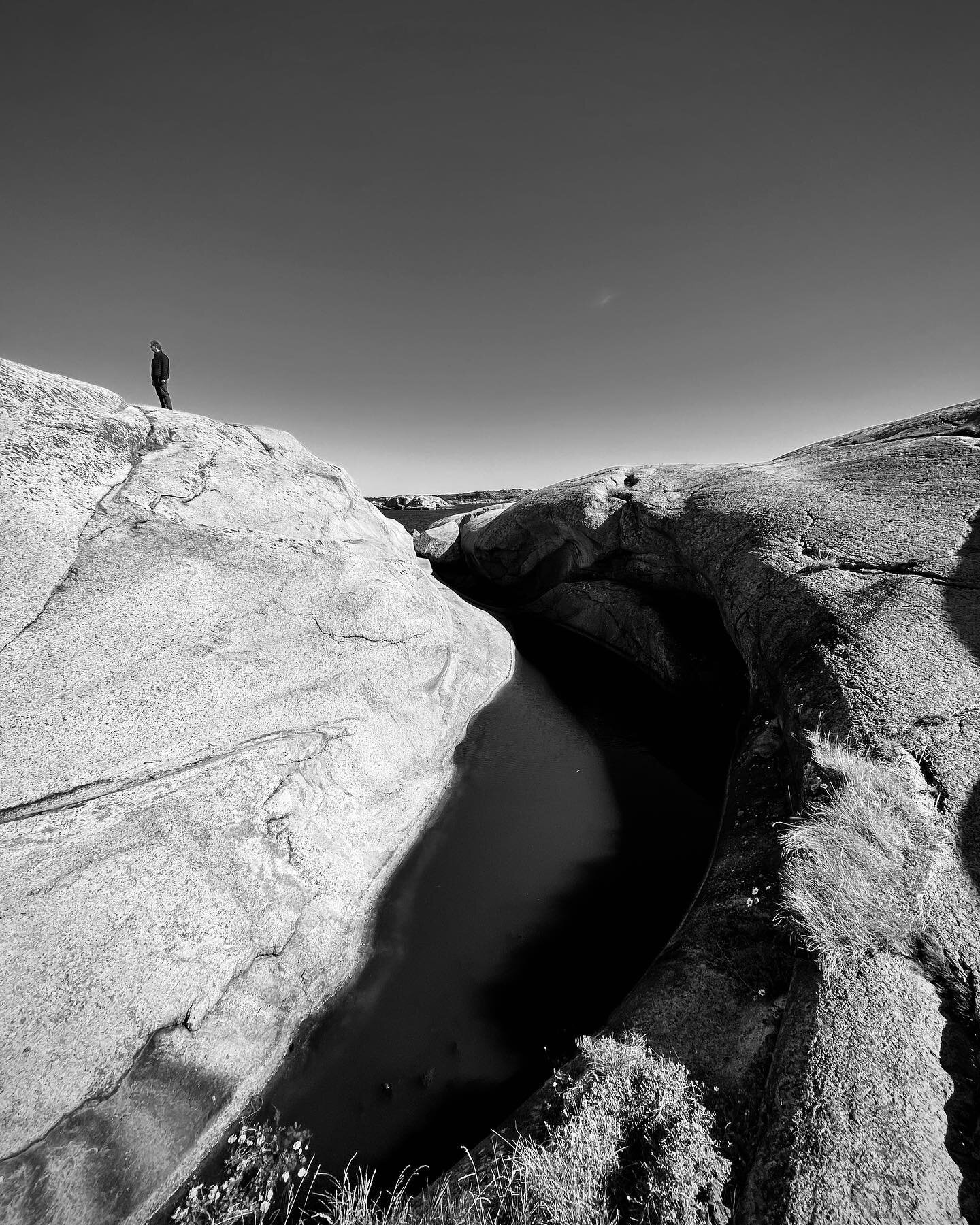 Rob at Verdens Ende (World&rsquo;s End), Norway August, 2022
.
.
.
.
.
.
#norway #tj&oslash;me #verdensende #bw #summer #friends