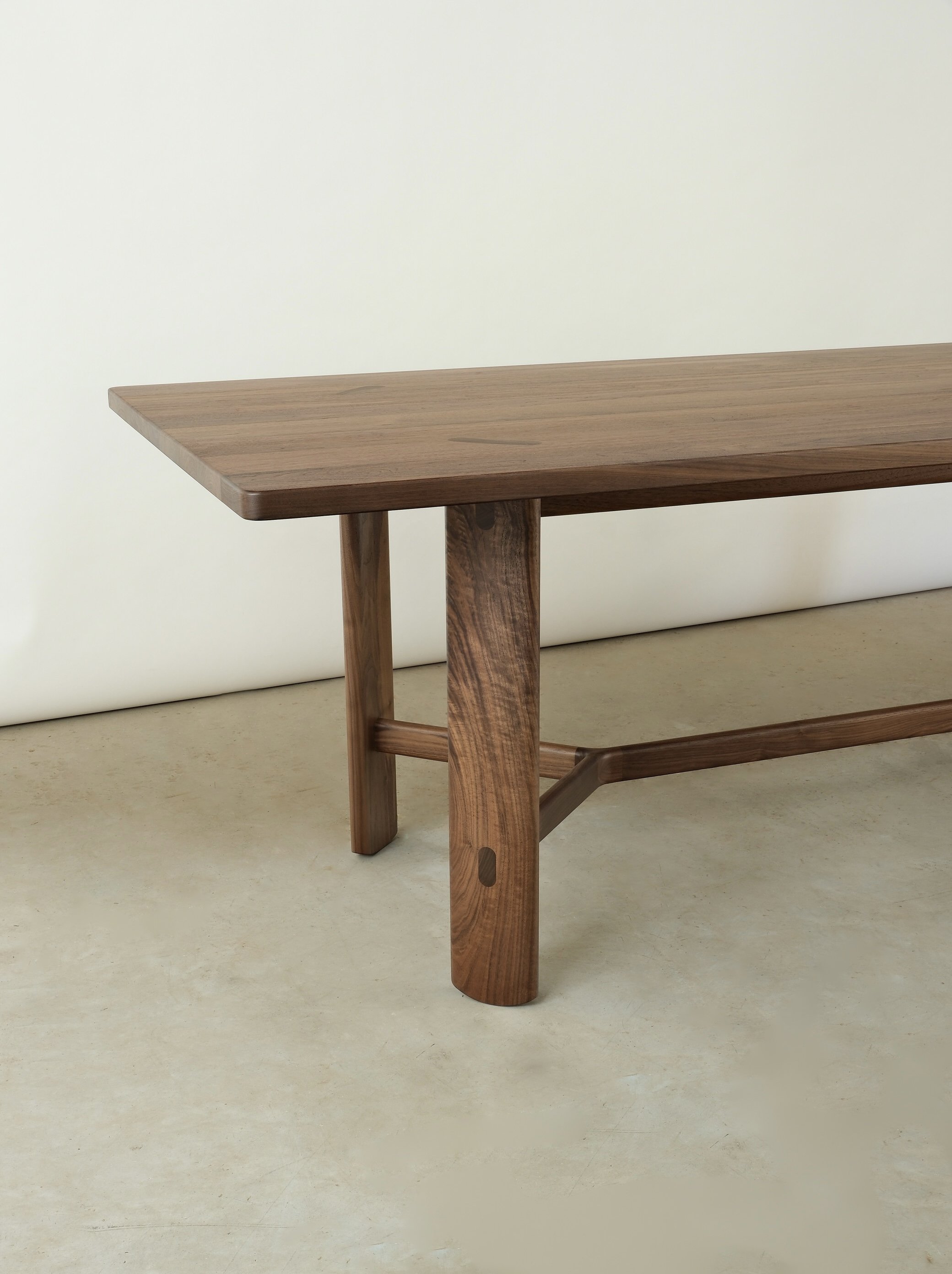 ghent dining table 3:4 detail view.jpg