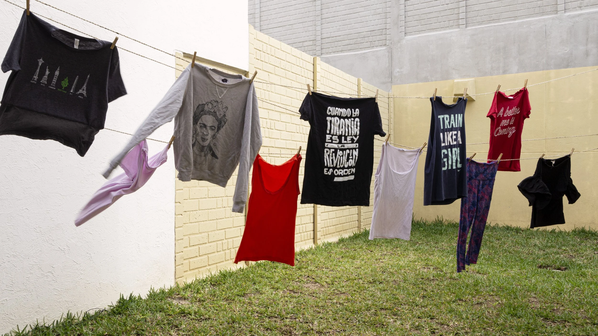 A line with clothes hanging.