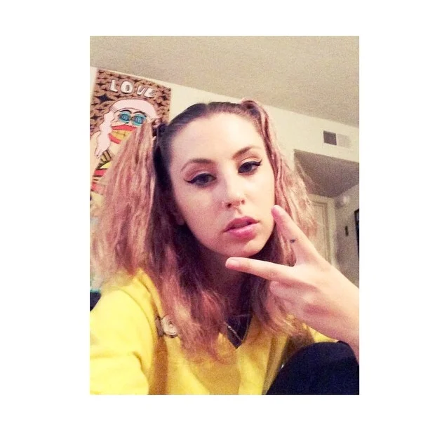 The talented Kreayshawn in front of a Goons peice in 2014. 