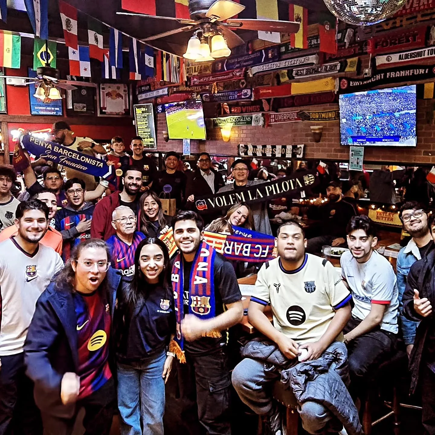 A tough 3&ndash;0 defeat against Chelsea at Stamford Bridge, but Mad Dog in the Fog was FULL of culers &ndash; singing, yelling at every call, lifting scarves and each other.💙❤️

This is what makes Penya FCB San Francisco special: we show up togethe