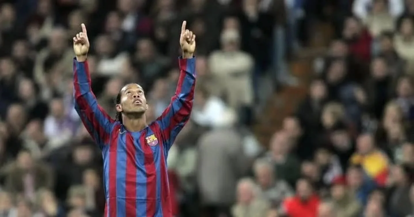 20 years ago today, Ronaldinho turned the Bernab&eacute;u into his own playground. 🪄⚽️

On November 19 2005, Bar&ccedil;a beat Real Madrid 3&ndash;0, and Ronnie was so unreal that even the Madridistas stood up to applaud him off the pitch. A standin
