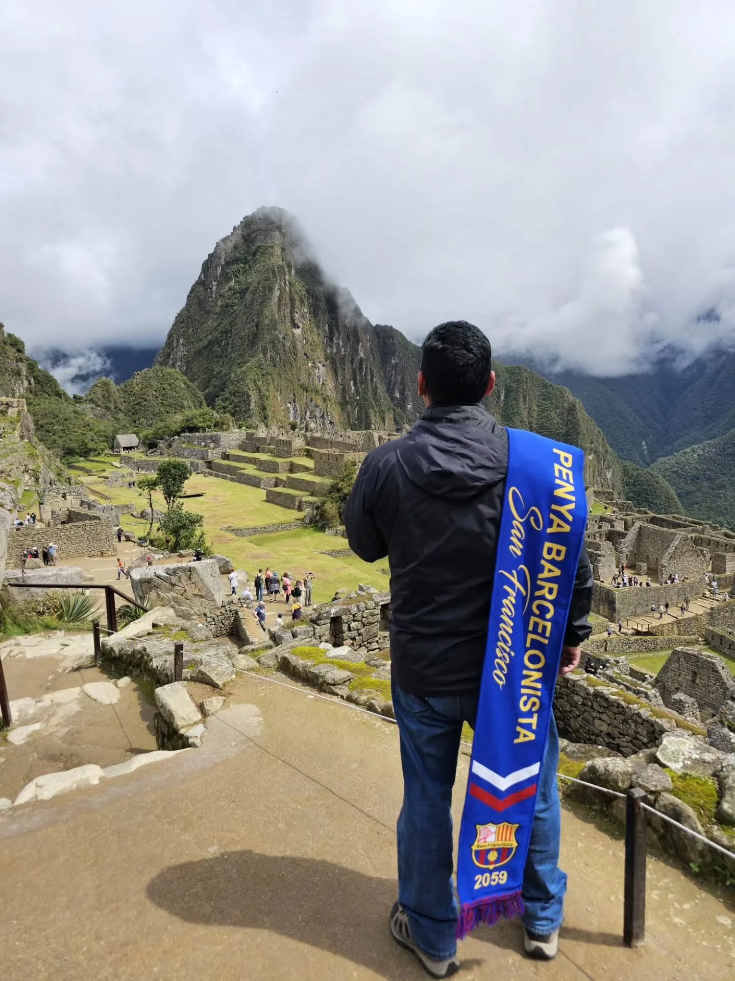Our penyista Jose is representing the Penya all over the world in his travels

From the Bay to the World 💙❤️