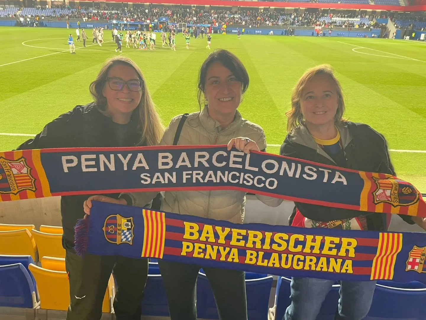 Shoutout to Alyssa for representing PBSF at today&rsquo;s Women&rsquo;s Champions League clash 🙌💙❤️

Watching alongside a very good friend of the penya, @resi_bcn from Bayerischer Penya Blaugrana and a big win for Bar&ccedil;a Femen&iacute;! 🔵🔴🔵