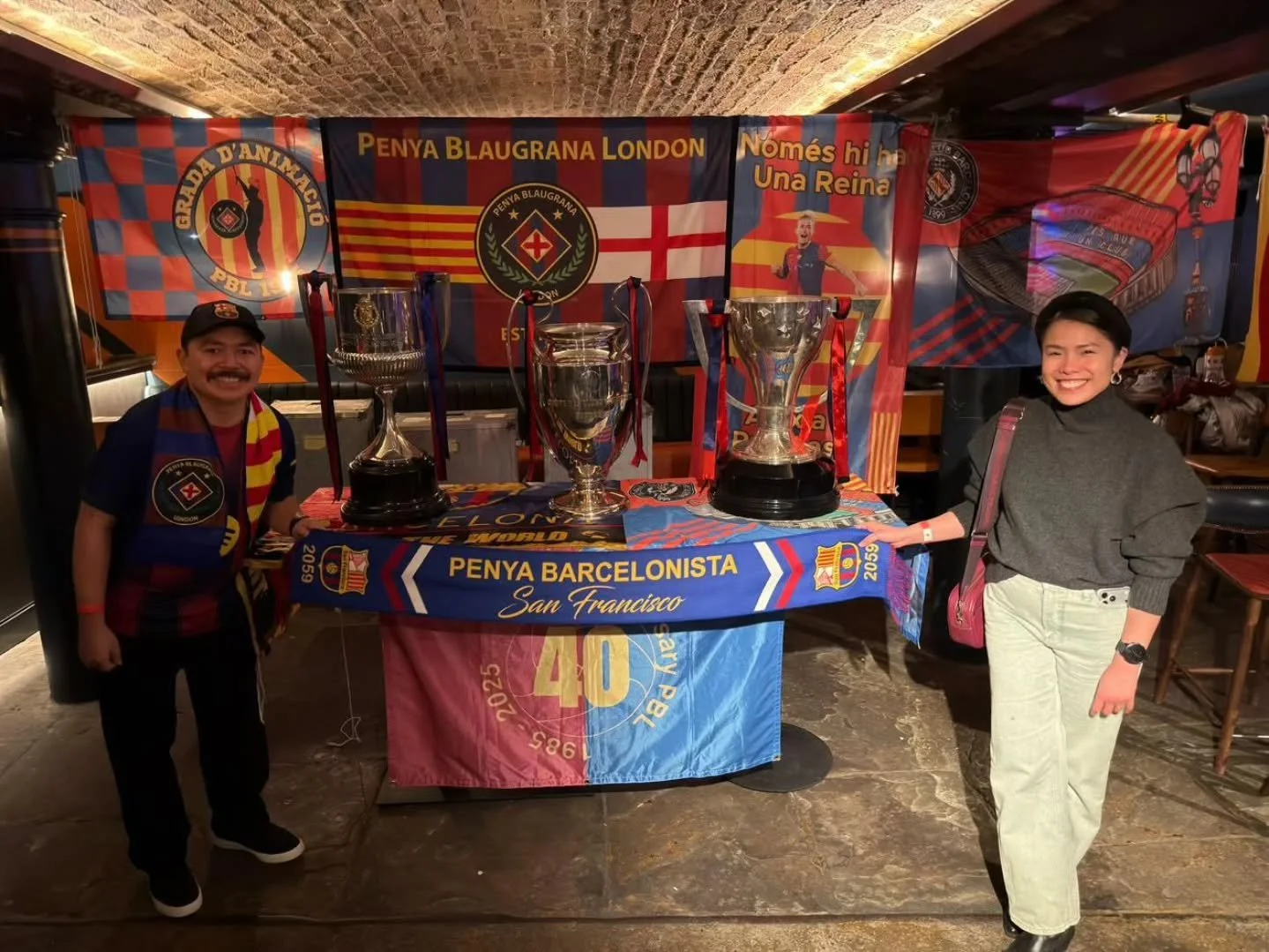 Felicitats, @penyablaugranalondon , on your 40 incredible years! 🔵🔴 Sending much love from San Francisco 🌉

Incredible to celebrate in front of Bar&ccedil;a&rsquo;s historic treble trophies 
🏆🏆🏆

Moltes gr&agrave;cies Kuya Francis for proudly r