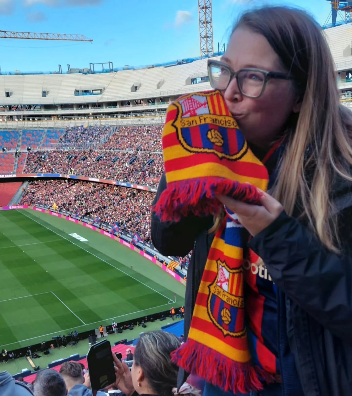 From ❄️ -6&deg; in Prague to ⛈️ surviving a hailstorm at Camp Nou!!

Our penyista Alyssa always proudly represents PBSF everywhere she goes 💙❤️ We love and miss you friend! 

m&eacute;s que una penya 🌉

#fcbarcelona #bar&ccedil;a #mesqueunclub #for