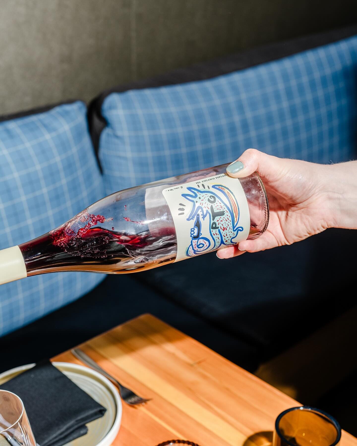 PTG from @rosewoodwine is always a people pleaser 🕶️&hearts;️ 
On the wine list at @foodandbeverageyxe and @avenue_regina 

Thanks @bobdeutscher for the 💣 photo