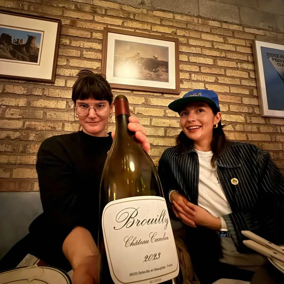 Oh yeah, Gina opened a wine bar! 
@easy.winebar 

📷 @singlecollegedad