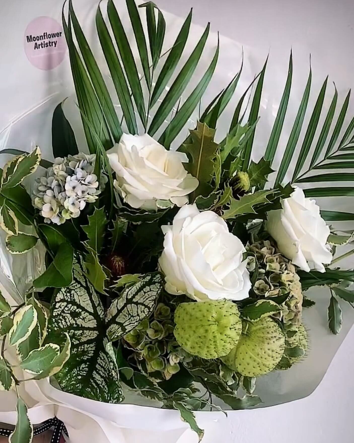 🕊️

#white #flowers #peace #harmony #floristsofinstagram #sydney #flyhigh