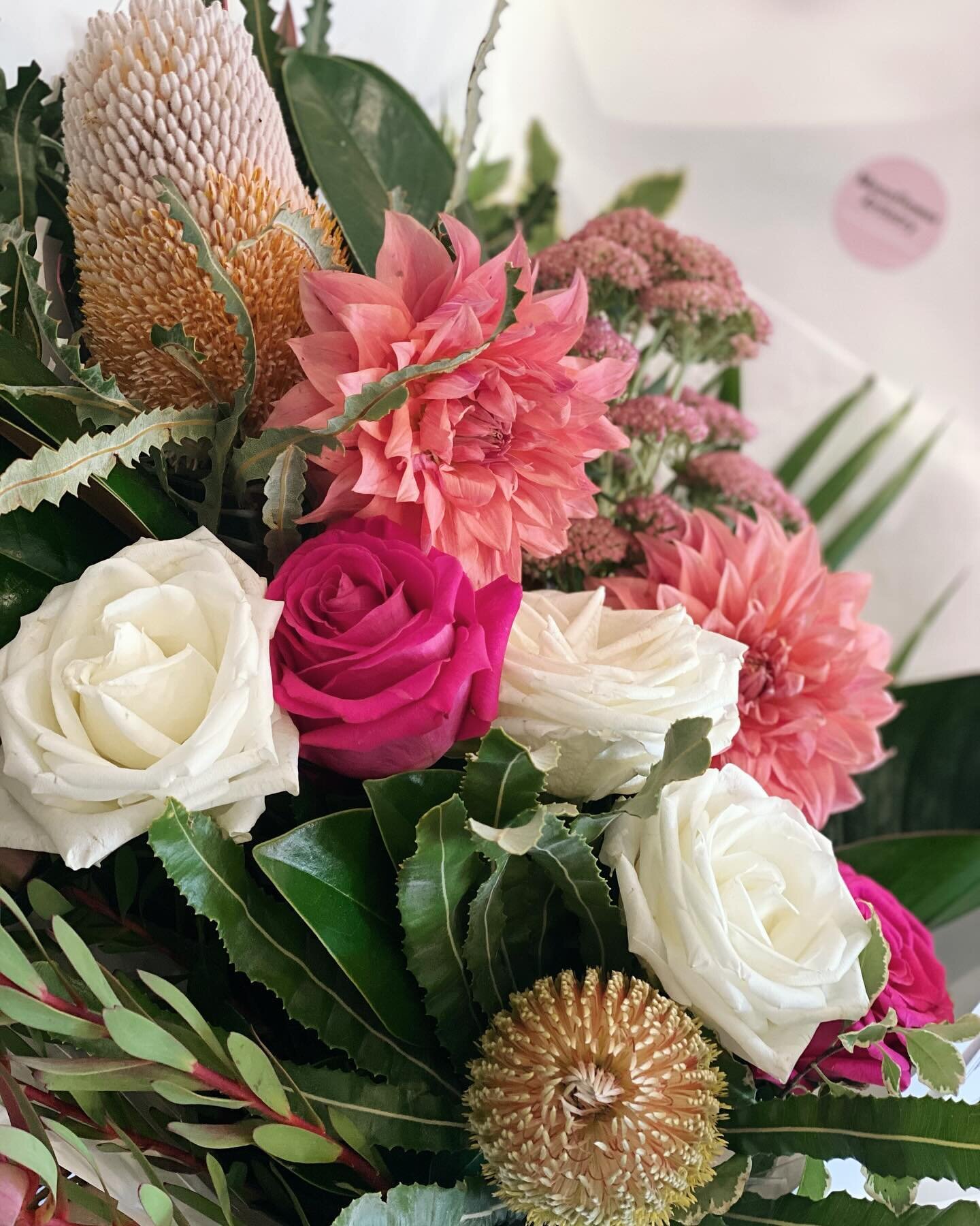 ABUNDANT beauty&hellip; 🔆

#flowersofinstagram #sydney #floristry #abundance #flowers #thursday #gift #birthday