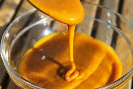 Mezclando la curcumina con la miel crea un jarabe altísimo en nutrientes, propiedades antiinflamatorios y es una herramienta importante para cuidar el sistema inmune.