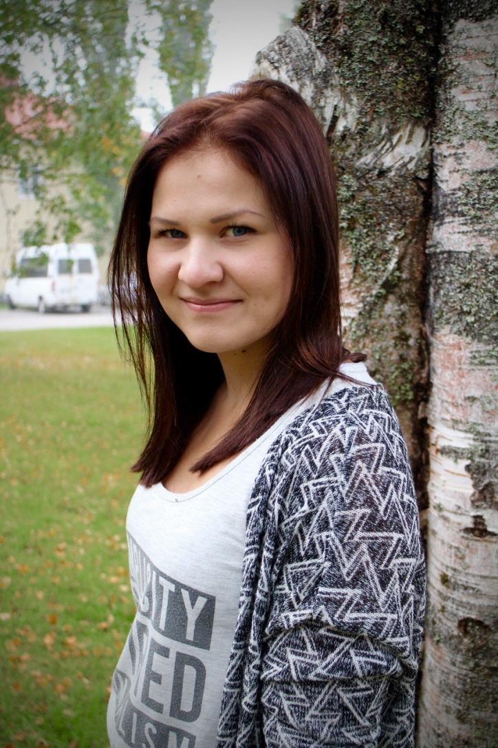 MARJUT Olen Marjut, 21 vuotta ja kotoisin täältä Keuruulta. Tulin follow:iin koska haluan löytää oman kutsumuksen, minkä Jumala on mulle antanut ja päästä lähemmäs Jumalaa. Odotan että Jumala tulee tän puolen vuoden aikana kasvattamaan ja rohkasemaan mua. Tykkään olla kaikessa mukana.