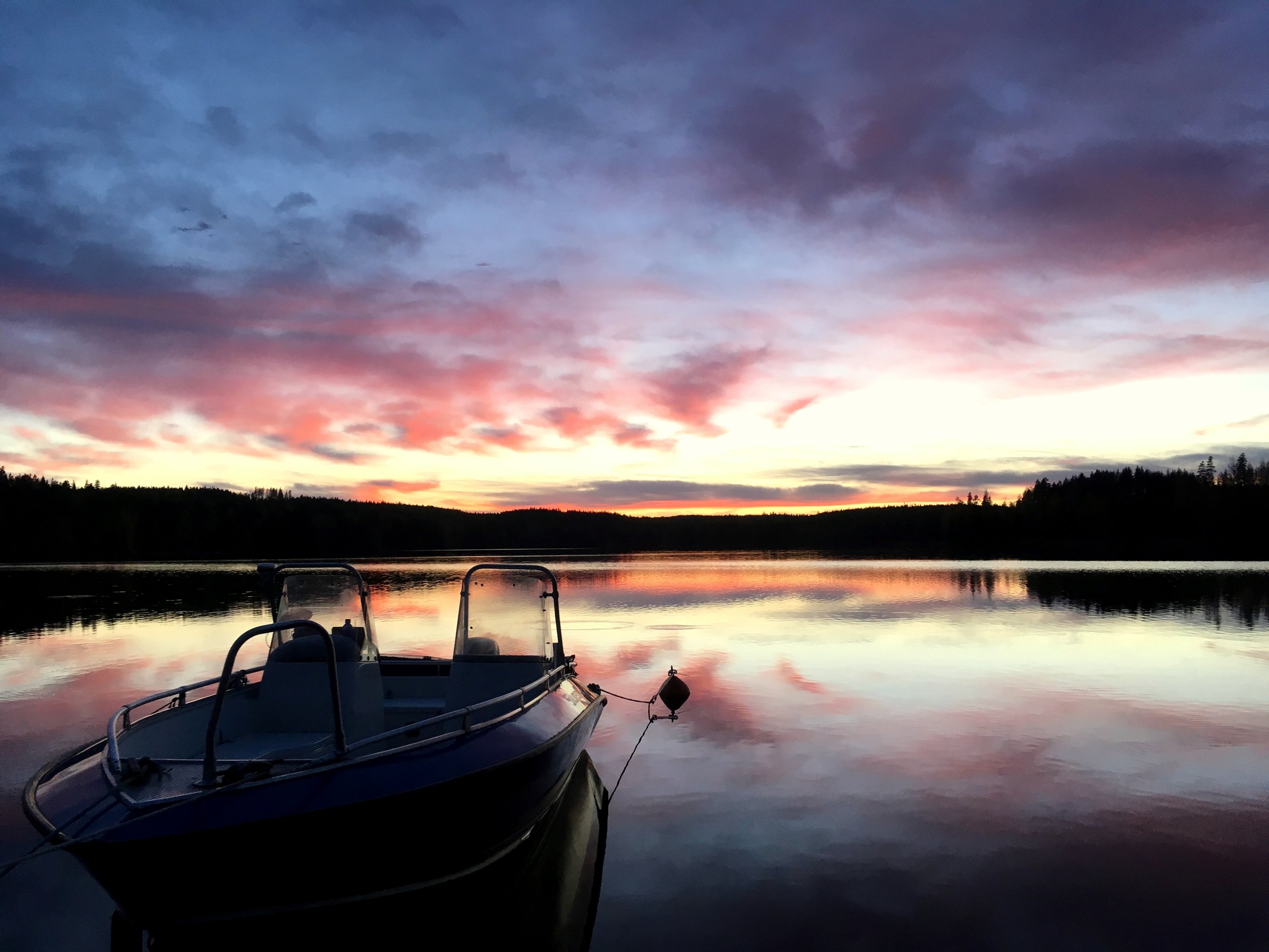 Mökki-illan saunamaisemia. Eiköhän tätä katsellessa lepää kiireisinkin sielu.