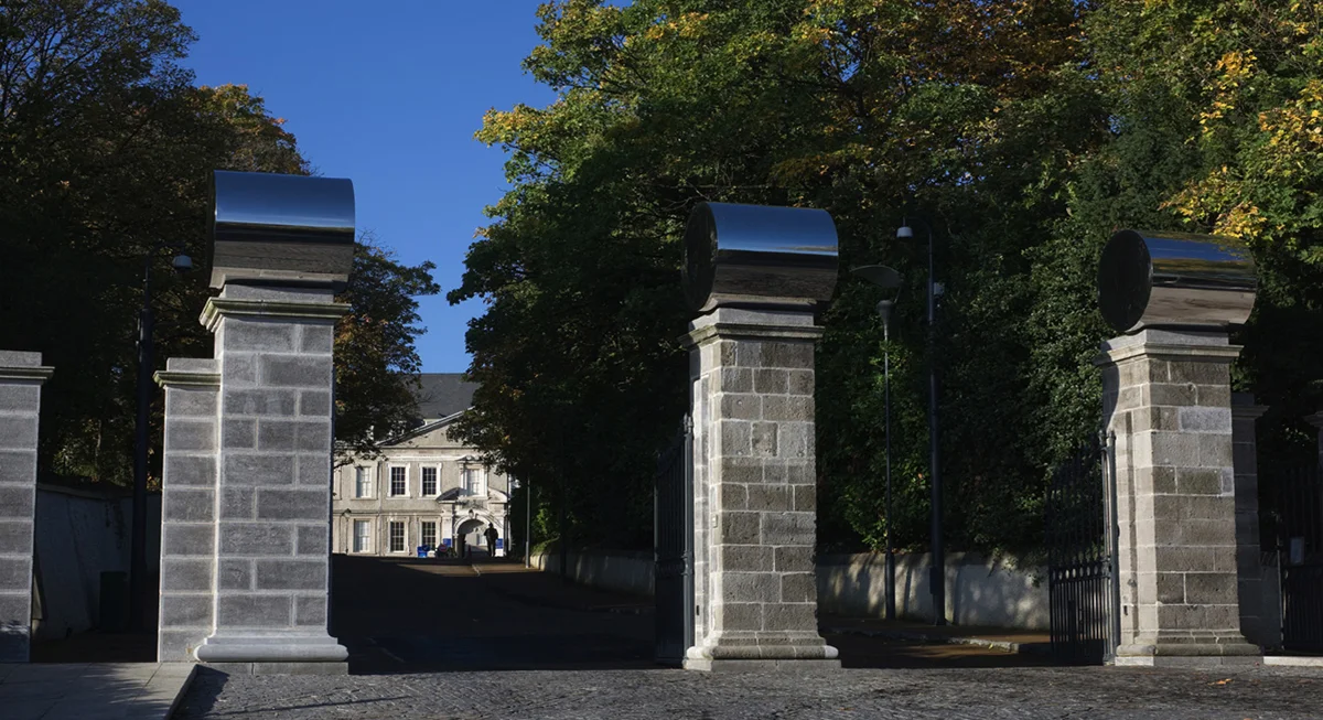 Steel2008Stainless steel3 sections each section 1m x 1.25 m