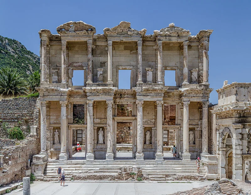 "Ephesus Celsus Library Façade" by Benh LIEU SONG - Own work. Licensed under CC BY-SA 3.0 via Wikimedia Commons 
