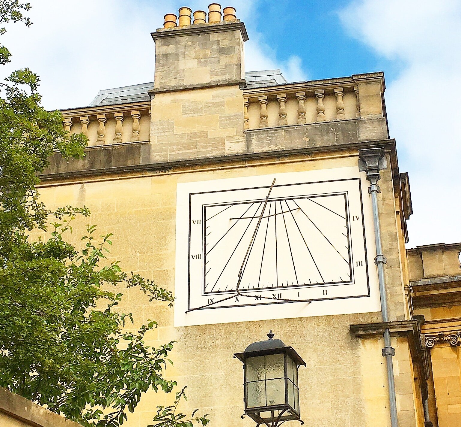 Sundial on Christ Church, Oxford, England (Image courtesy of the author).