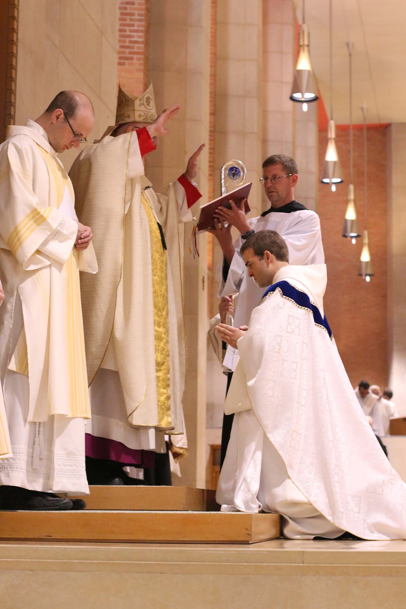 simonbaker_priest_045.jpg