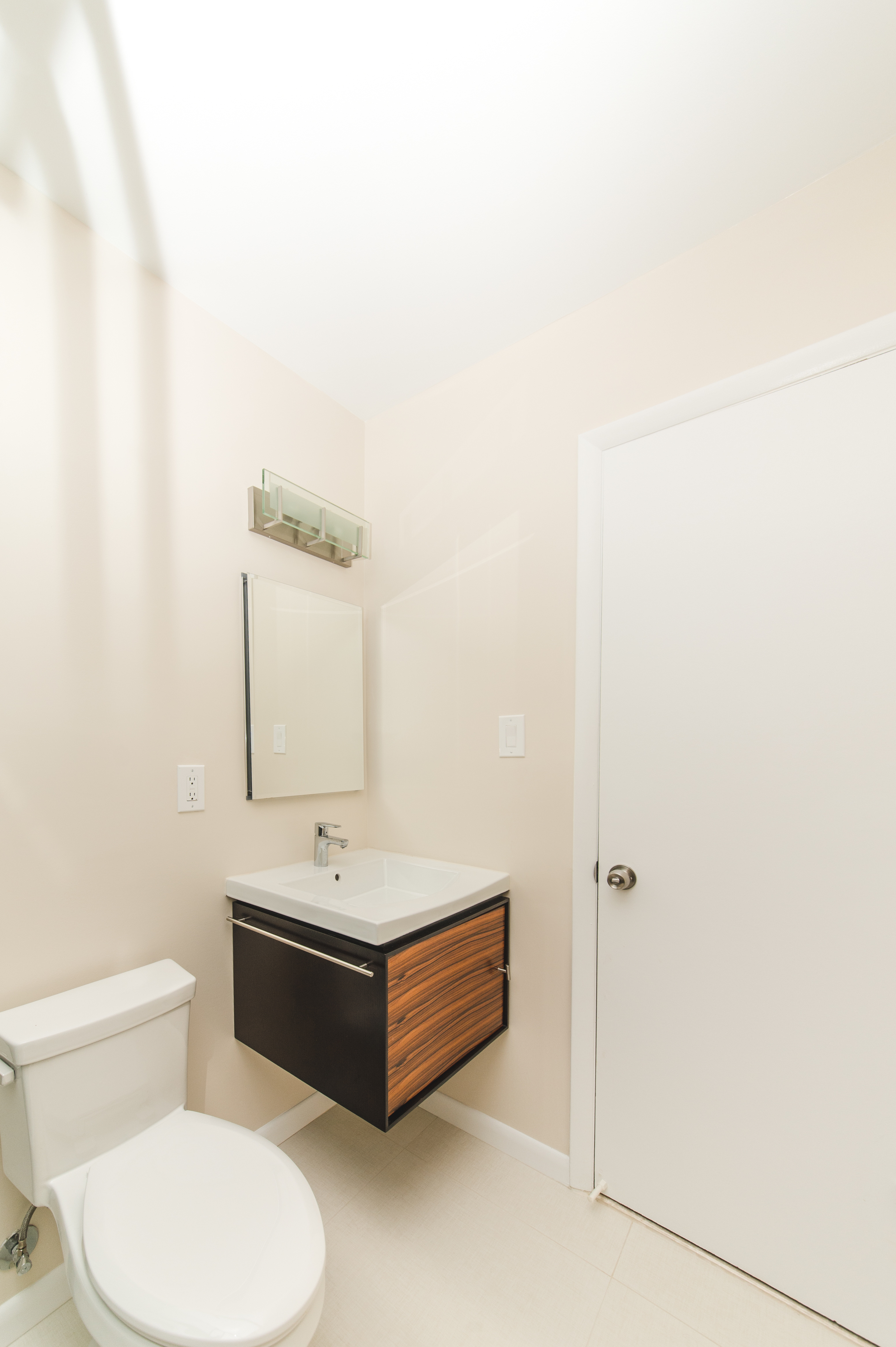 Claudia Silver Spring two Bathrooms-26.jpg