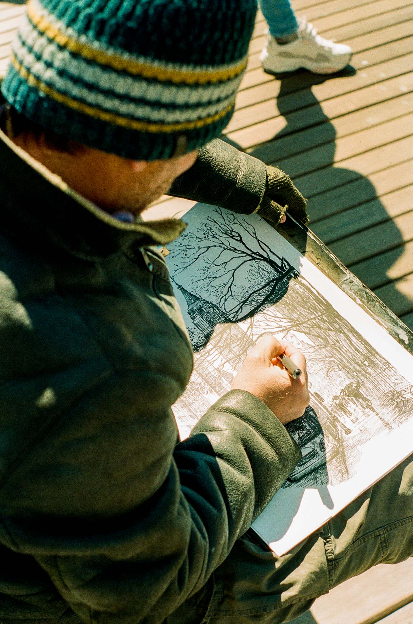 Artist-Drawing-Brooklyn-Bridge.jpg