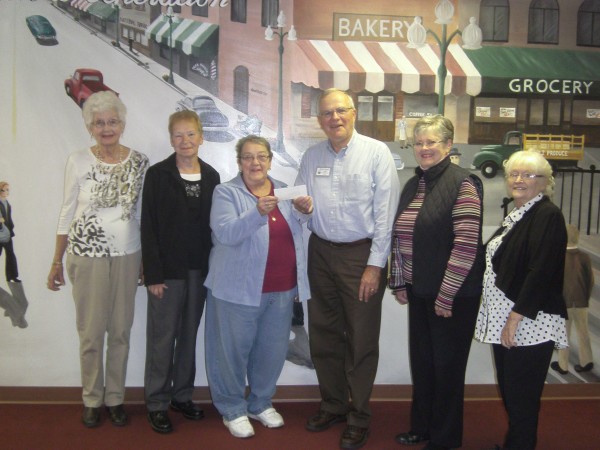 Audrey Otte, Ellen McNeese, Marge Halbach, Roger Leys, Sandy Katt and Sue Brusse