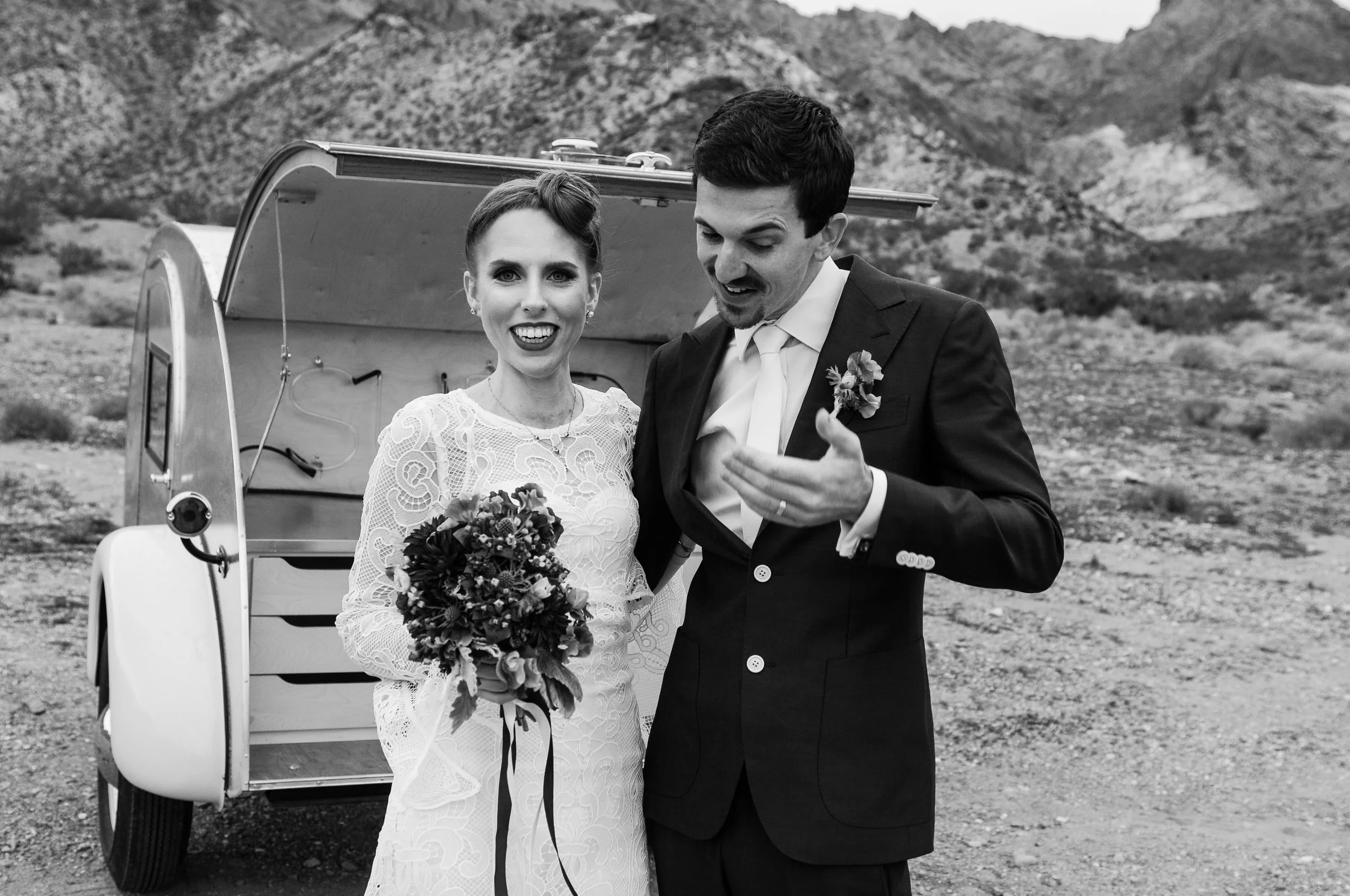 pop up wedding, flora pop wedding, elopement, las vegas elopement, desert elopement, smoke bomb wedding