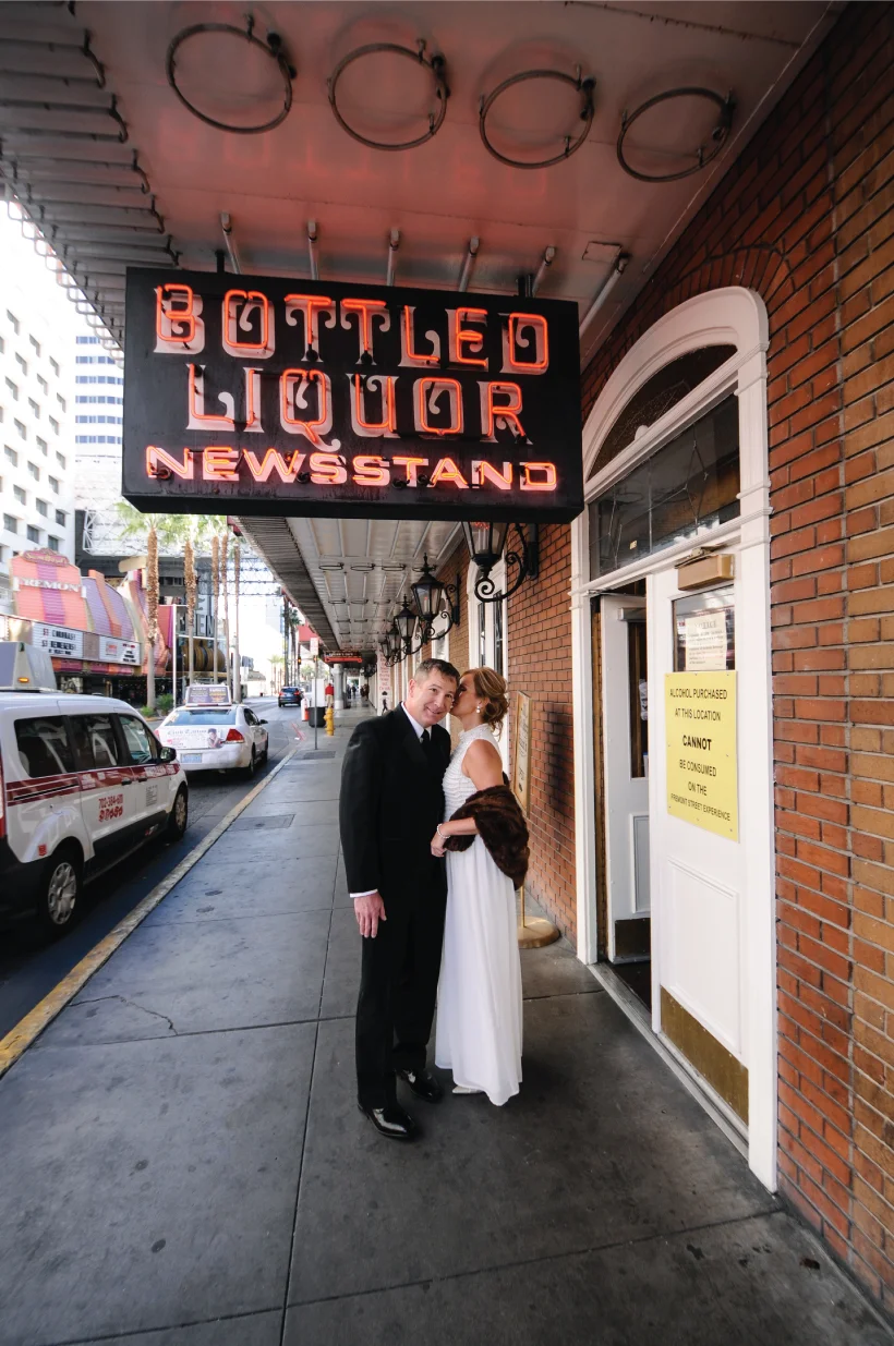 pop up wedding, las vegas elopement, ashley marie myers, las vegas wedding, elopement, desert elopement, vintage elopement