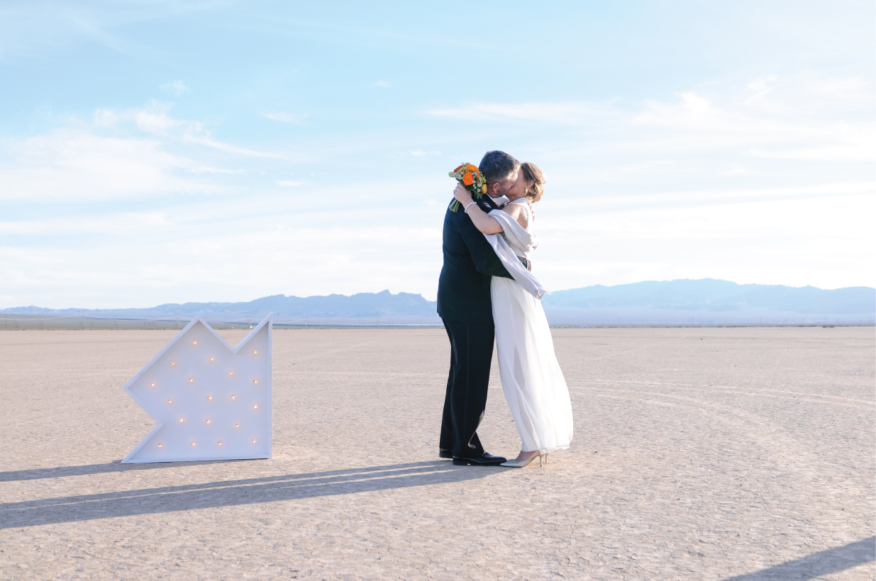 pop up wedding, las vegas elopement, ashley marie myers, las vegas wedding, elopement, desert elopement, vintage elopement