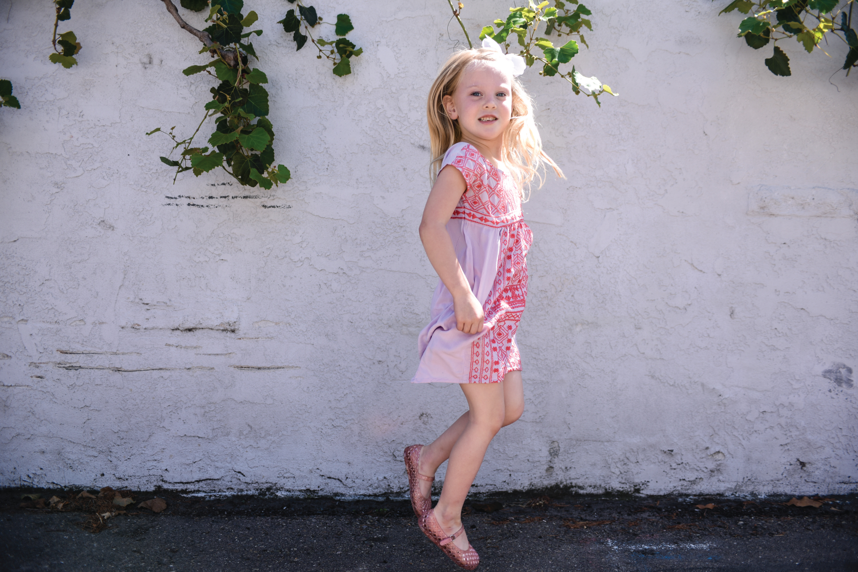 lifestyle children photography, children photography, ashley marie myers, photographing children, how to photograph children, summer, old navy, jellies, children photos, photography of children
