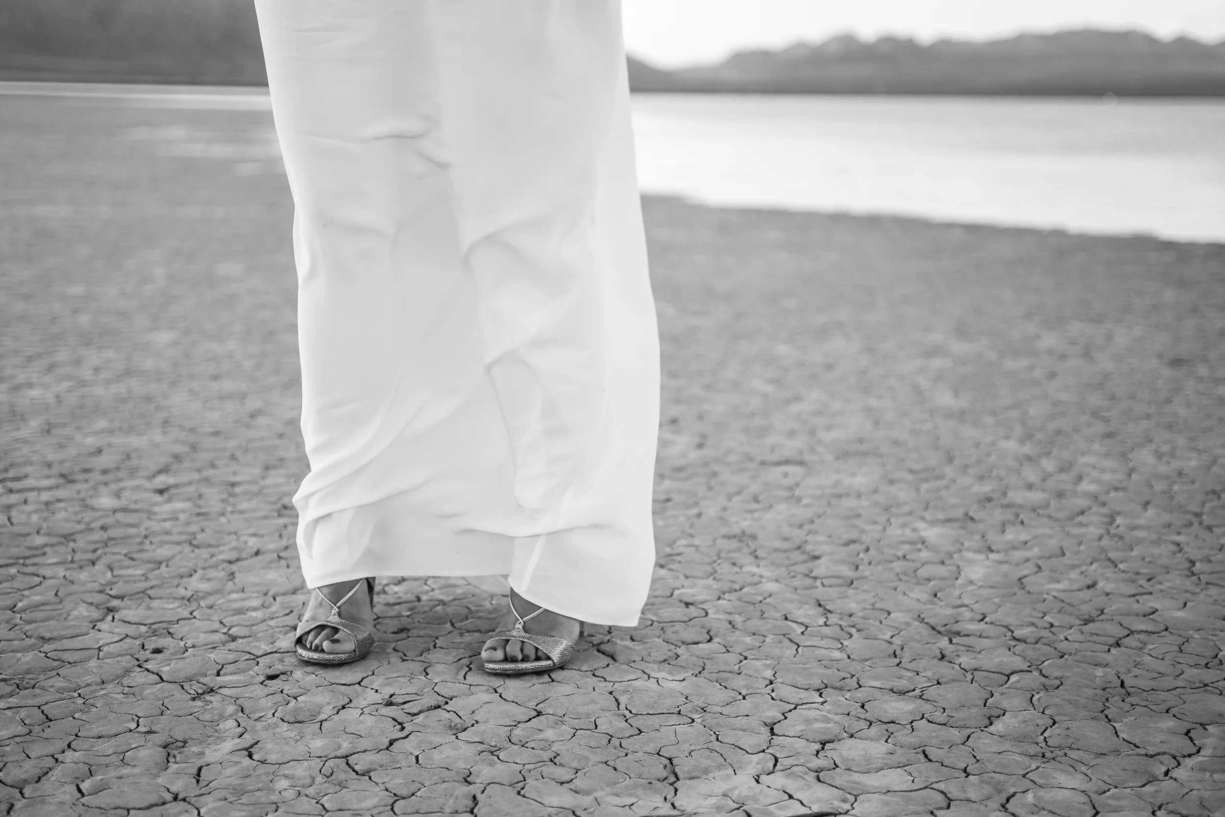 dry lake bed wedding, desert wedding, pop up wedding, elopement, las vegas elopement, desert elopement, flora pop elopement, ashley marie myers, lifestyle photography, lifestyle wedding, surprise wedding, surprise elopement, dry lake beds, las vegas, 