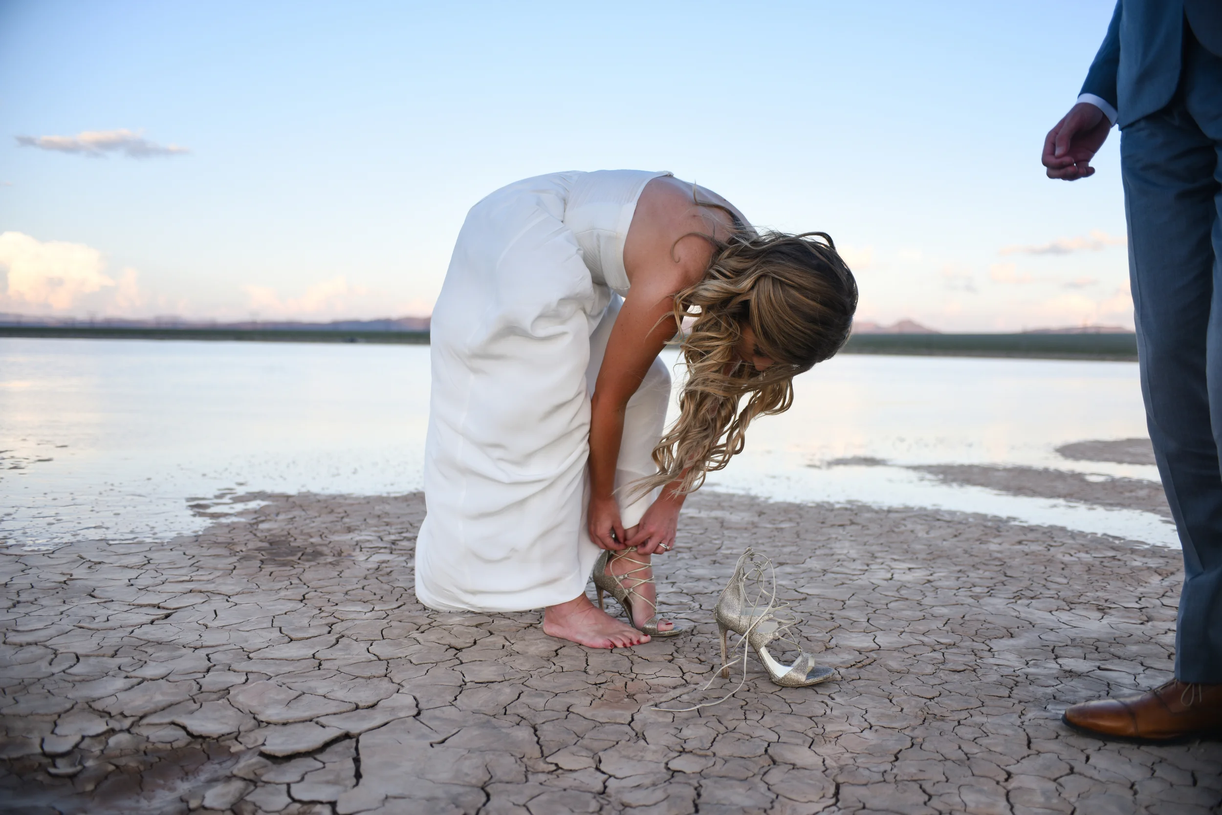dry lake bed wedding, desert wedding, pop up wedding, elopement, las vegas elopement, desert elopement, flora pop elopement, ashley marie myers, lifestyle photography, lifestyle wedding, surprise wedding, surprise elopement, dry lake beds, las vegas, 