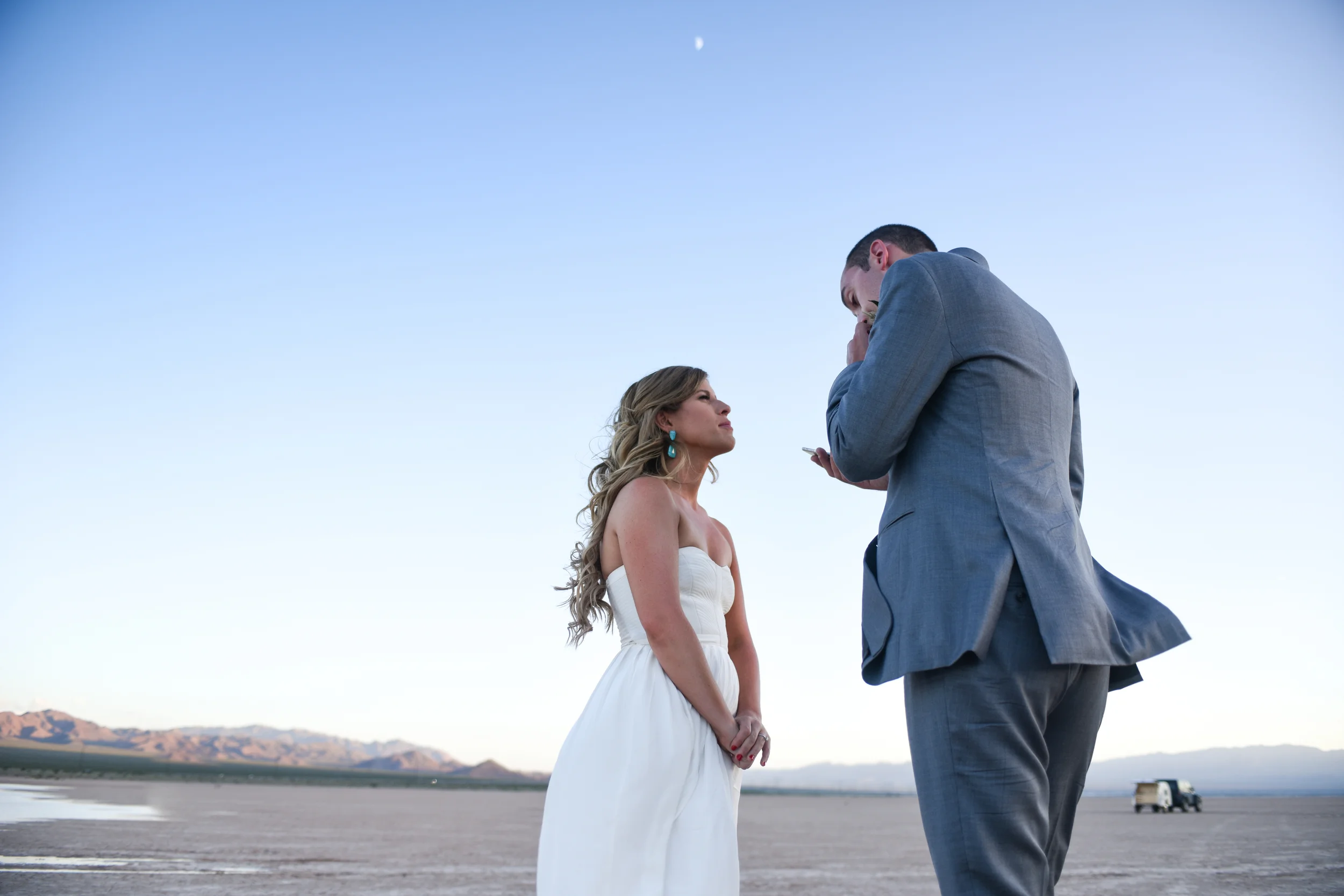 dry lake bed wedding, desert wedding, pop up wedding, elopement, las vegas elopement, desert elopement, flora pop elopement, ashley marie myers, lifestyle photography, lifestyle wedding, surprise wedding, surprise elopement, dry lake beds, las vegas, 