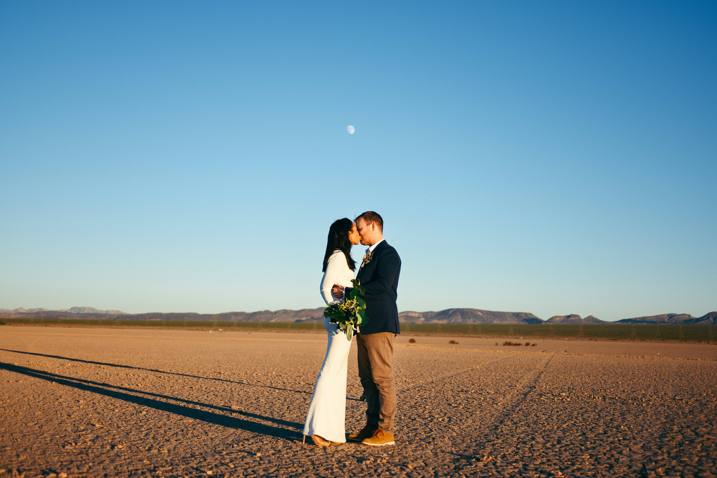dry lake bed elopement, flora pop elopement, las vegas wedding, las vegas elopement, fall wedding, wedding details