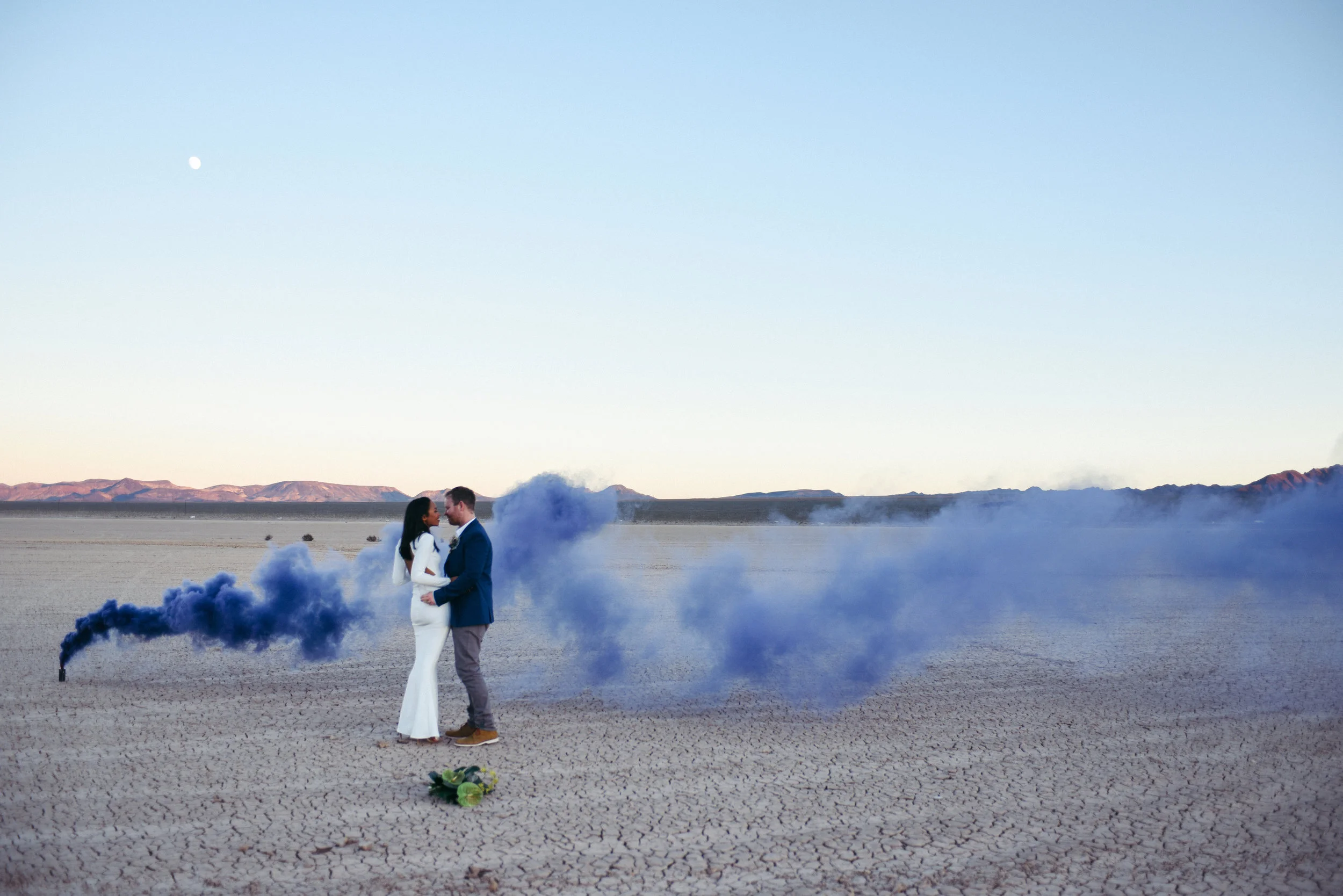 dry lake bed elopement, flora pop elopement, las vegas elopement, las vegas wedding, wedding flowers, bride