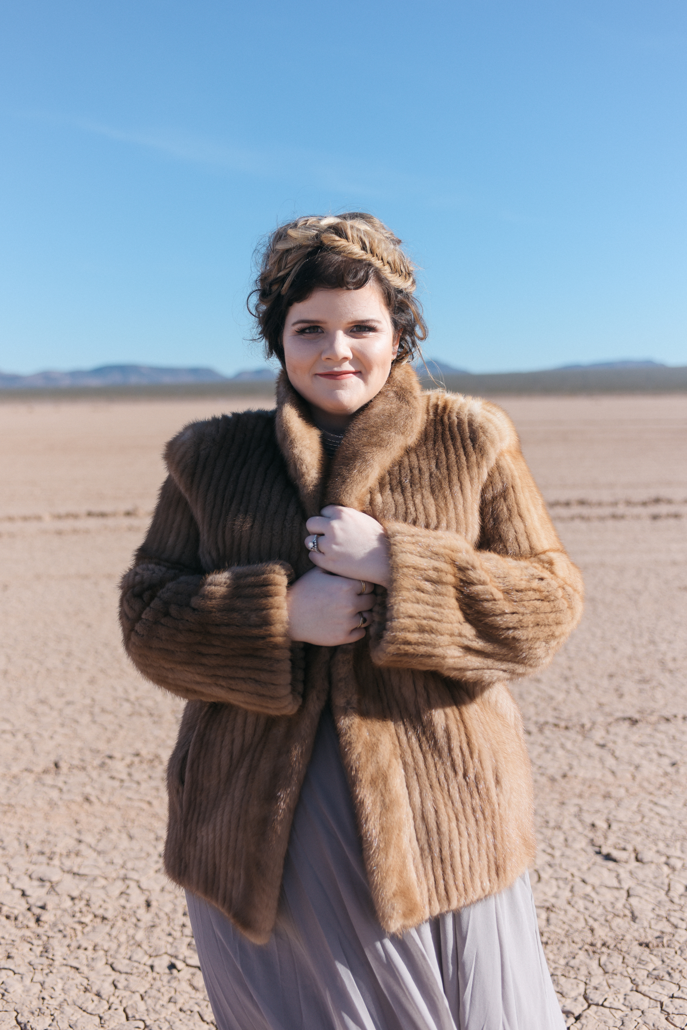 las vegas wedding, Elvis wedding, wedding las vegas, vintage wedding, vintage bride style, bridal style, fur wedding dress, vintage fur, desert wedding, 
