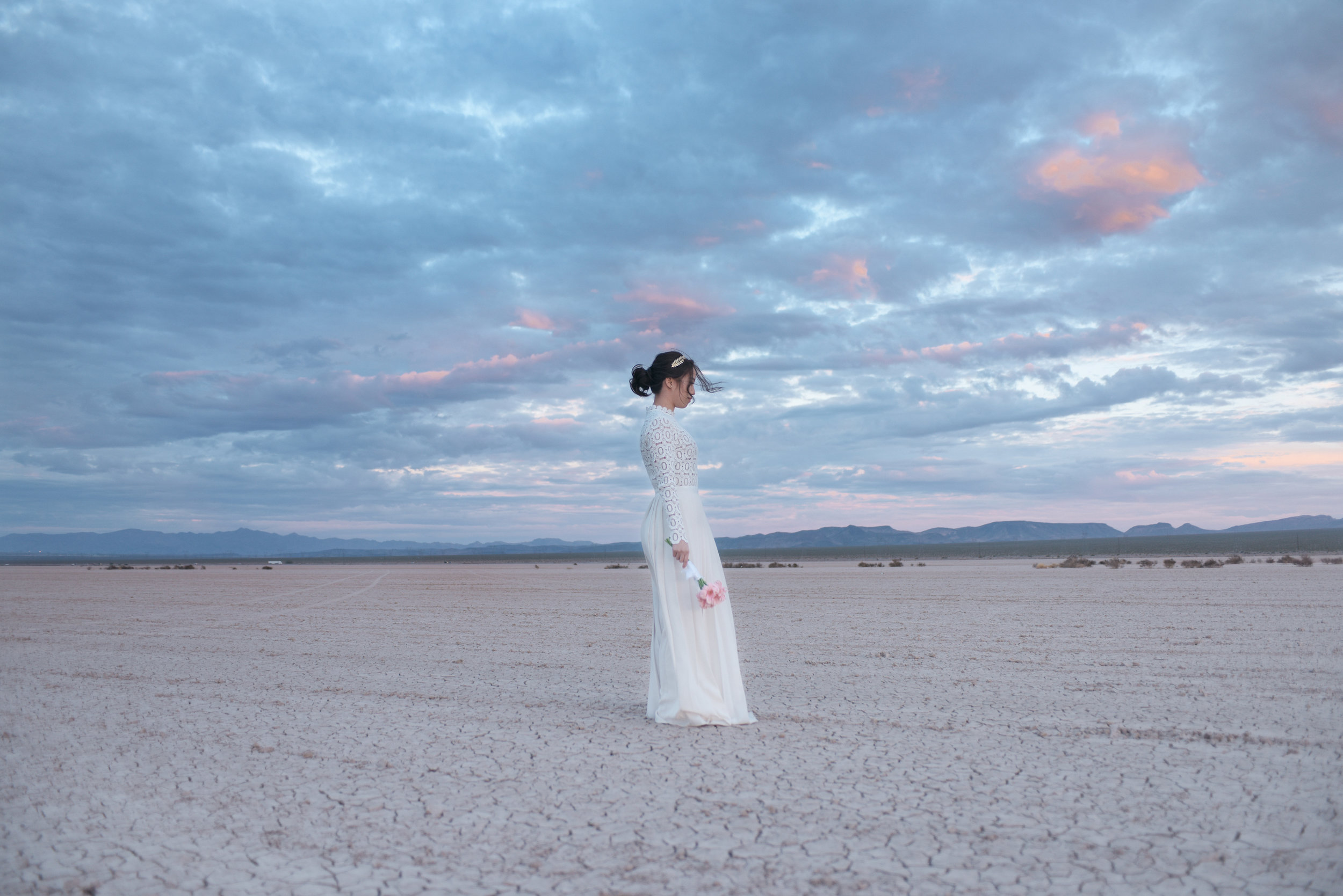 las vegas wedding, peachy keen unions, las vegas elopement, pop up wedding, las vegas, downtown las vegas, dry lake bed, dry lake bed wedding, asian wedding, wedding inspiration, las vegans wedding photographer