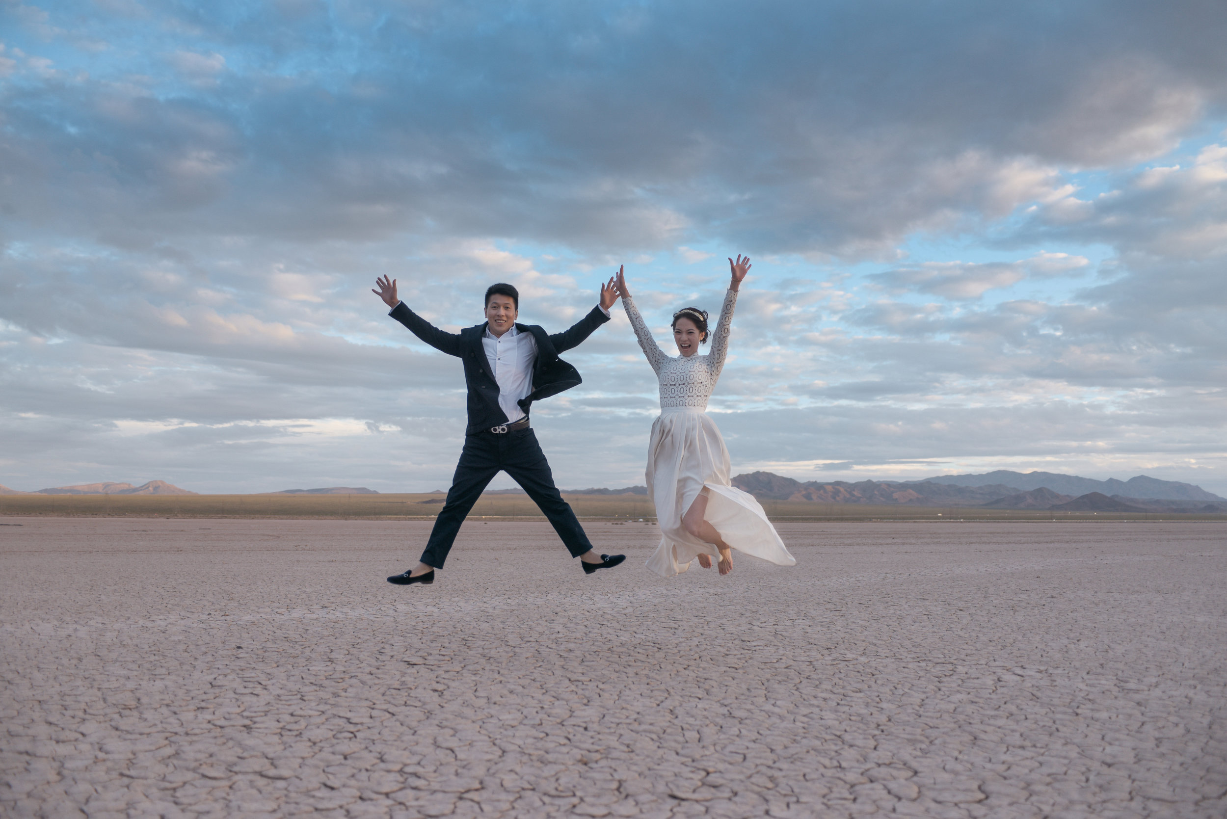 las vegas wedding, peachy keen unions, las vegas elopement, pop up wedding, las vegas, downtown las vegas, dry lake bed, dry lake bed wedding, asian wedding, wedding inspiration, las vegans wedding photographer