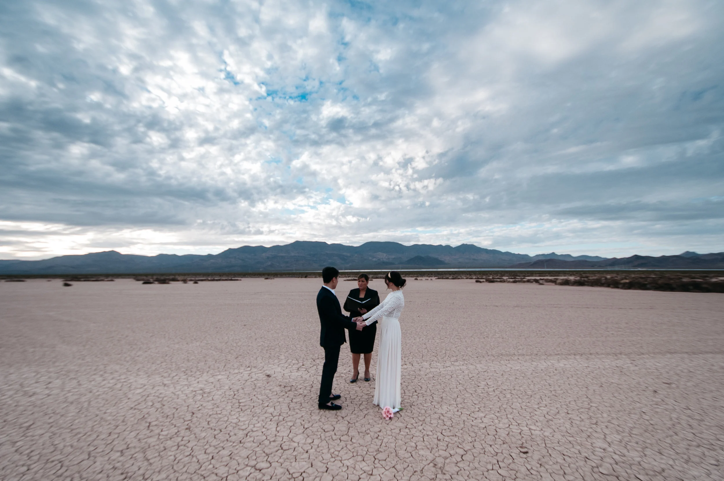 las vegas wedding, peachy keen unions, las vegas elopement, pop up wedding, las vegas, downtown las vegas, dry lake bed, dry lake bed wedding, asian wedding, wedding inspiration, las vegans wedding photographer