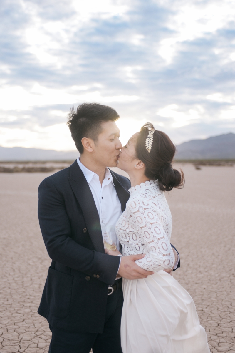 las vegas wedding, peachy keen unions, las vegas elopement, pop up wedding, las vegas, downtown las vegas, dry lake bed, dry lake bed wedding, asian wedding, wedding inspiration, las vegans wedding photographer