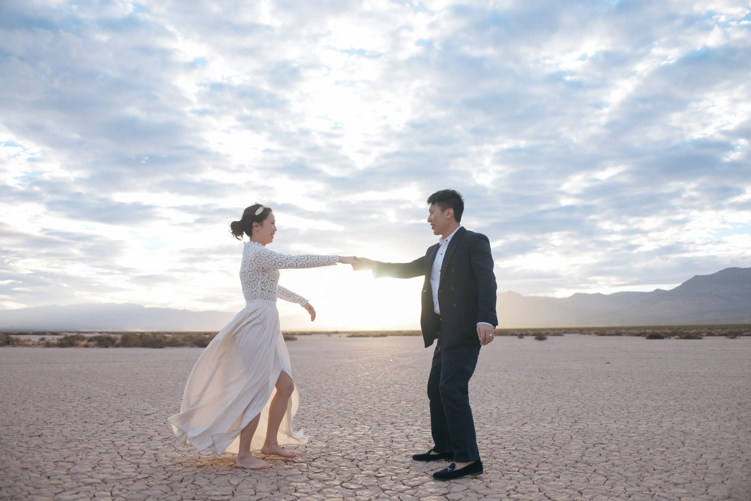 las vegas wedding, peachy keen unions, las vegas elopement, pop up wedding, las vegas, downtown las vegas, dry lake bed, dry lake bed wedding, asian wedding, wedding inspiration, las vegans wedding photographer