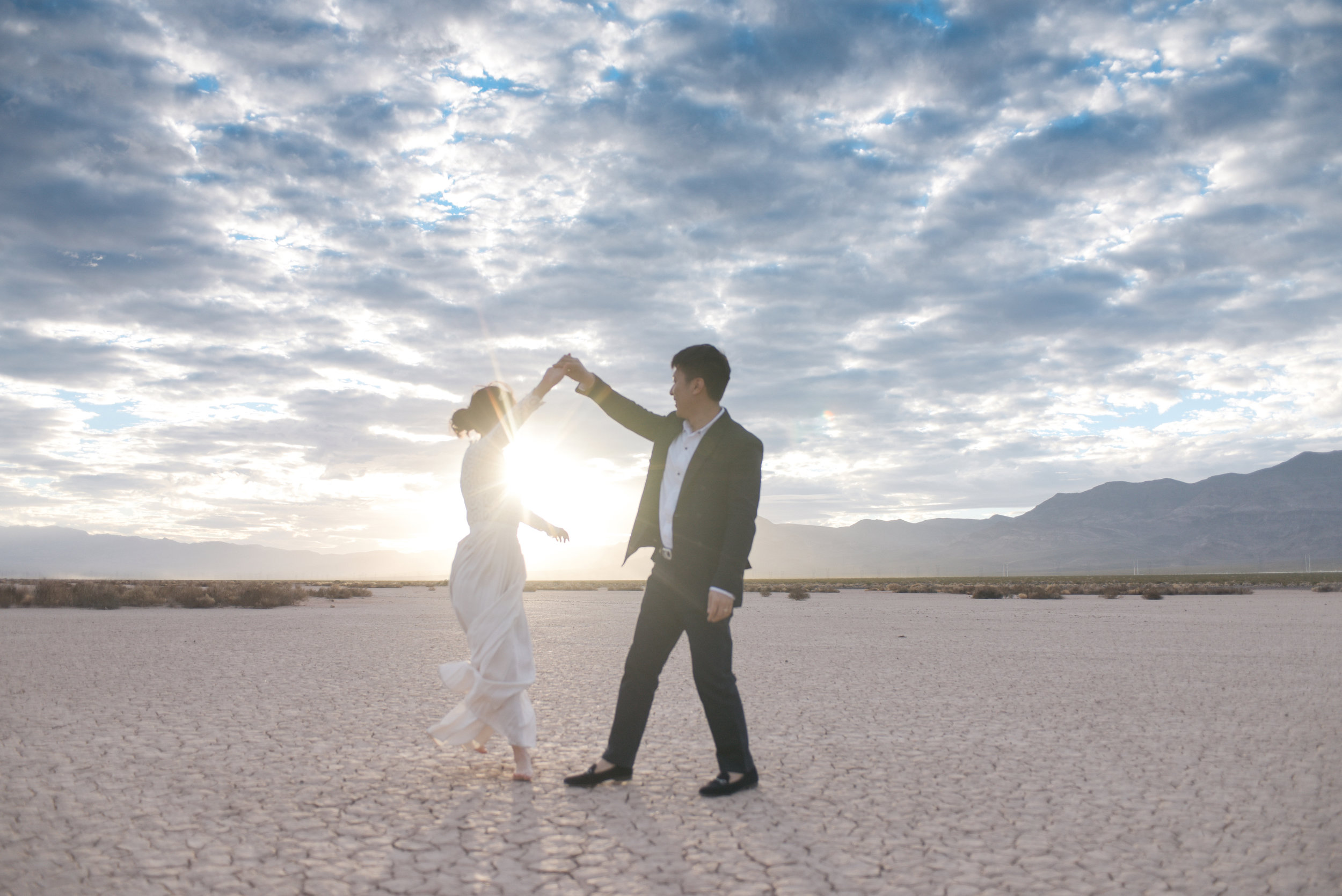 las vegas wedding, peachy keen unions, las vegas elopement, pop up wedding, las vegas, downtown las vegas, dry lake bed, dry lake bed wedding, asian wedding, wedding inspiration, las vegans wedding photographer