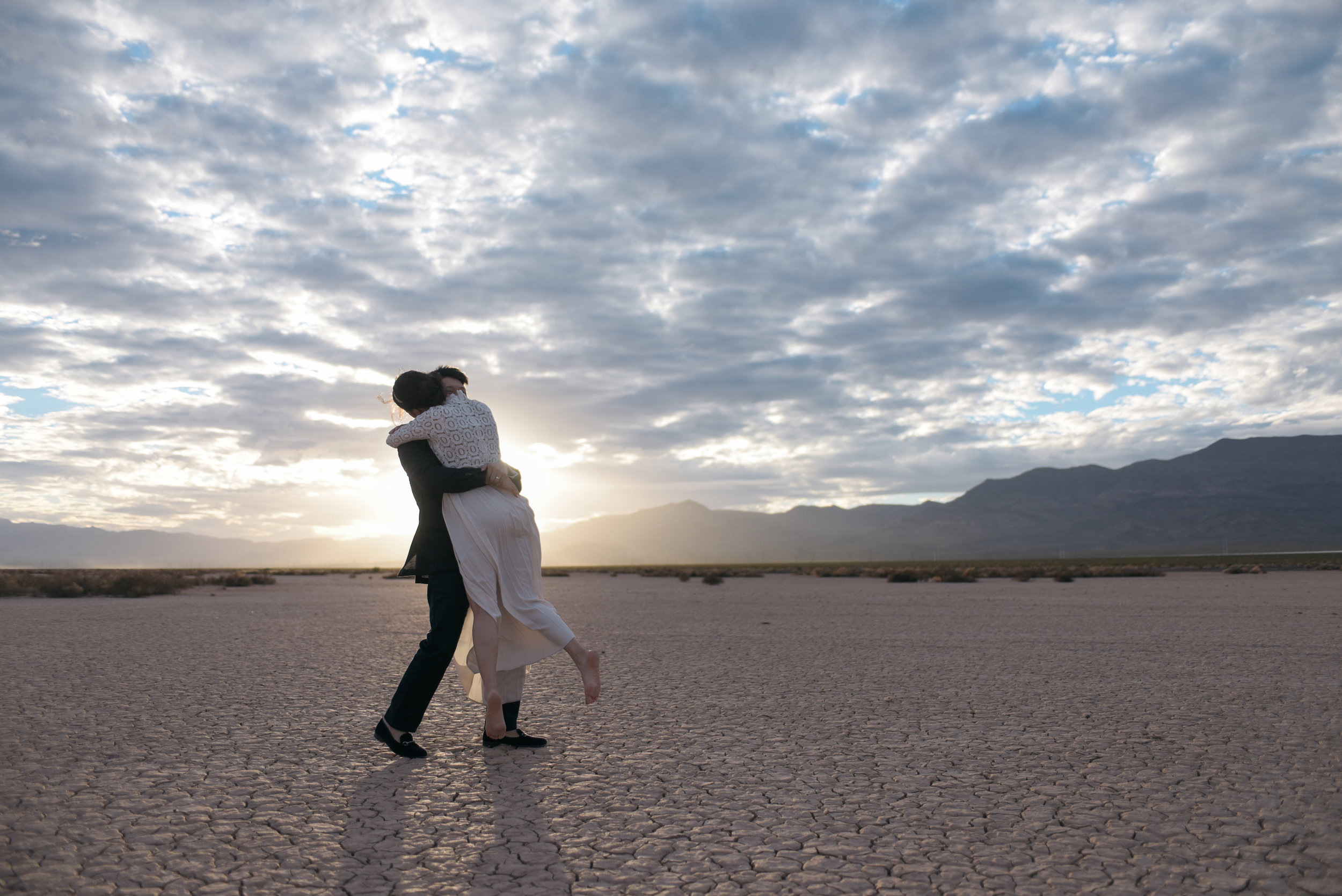 las vegas wedding, peachy keen unions, las vegas elopement, pop up wedding, las vegas, downtown las vegas, dry lake bed, dry lake bed wedding, asian wedding, wedding inspiration, las vegans wedding photographer