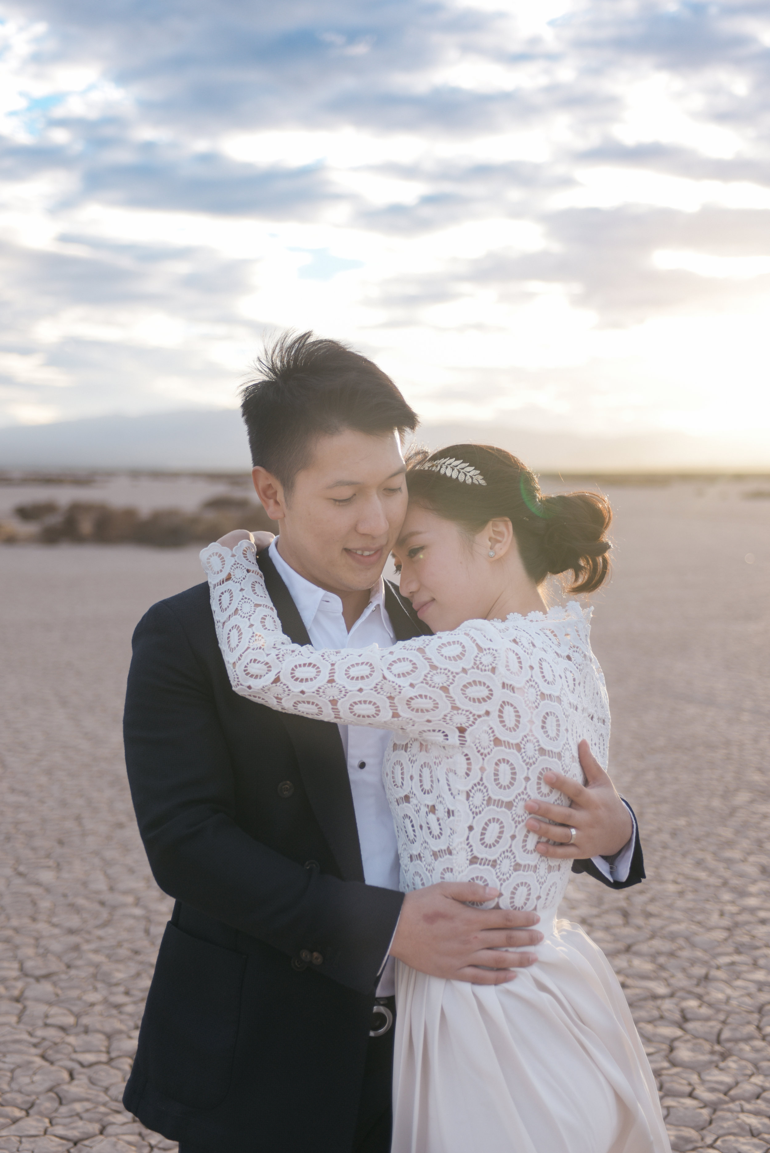 las vegas wedding, peachy keen unions, las vegas elopement, pop up wedding, las vegas, downtown las vegas, dry lake bed, dry lake bed wedding, asian wedding, wedding inspiration, las vegans wedding photographer