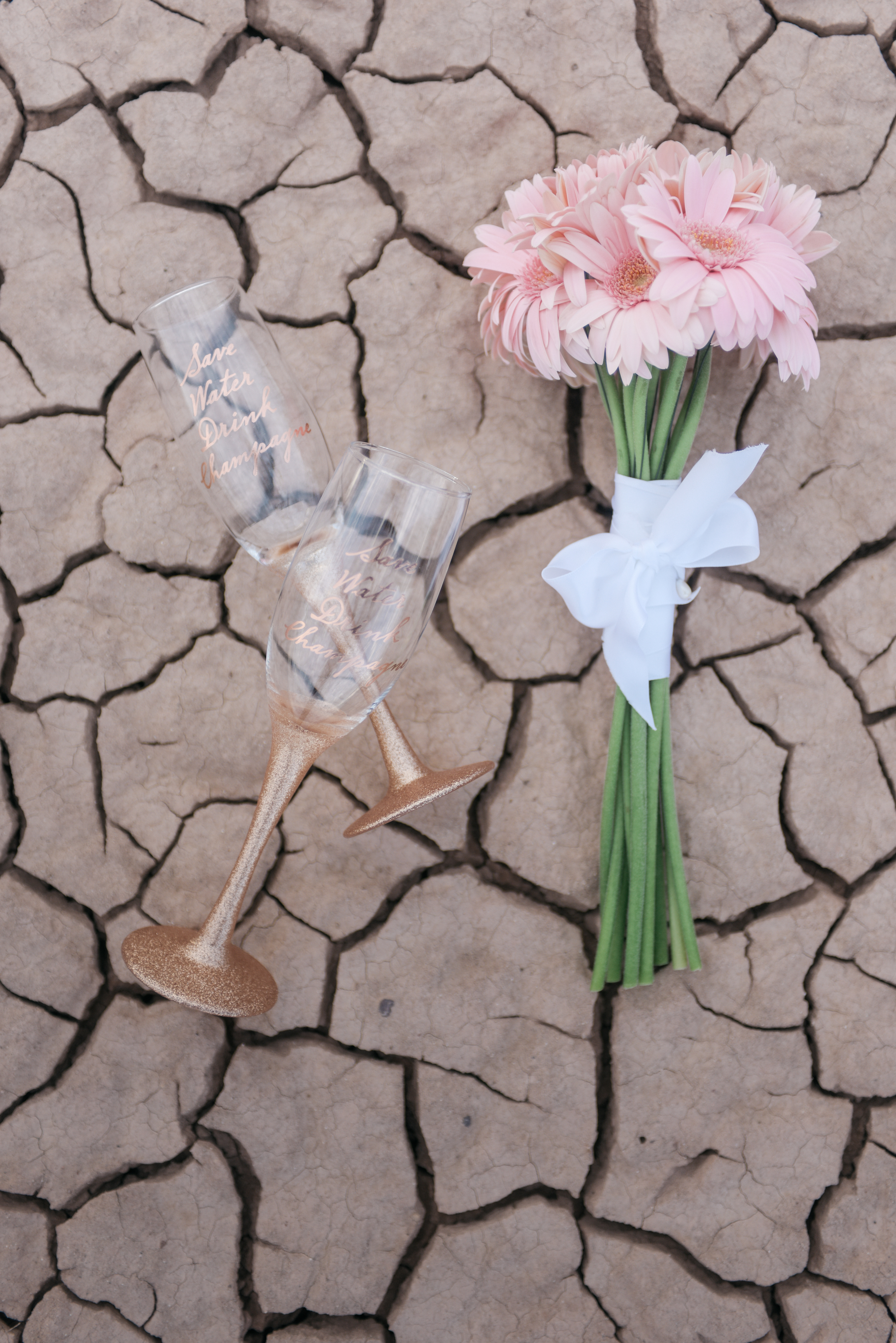 las vegas wedding, peachy keen unions, las vegas elopement, pop up wedding, las vegas, downtown las vegas, dry lake bed, dry lake bed wedding, asian wedding, wedding inspiration, las vegans wedding photographer
