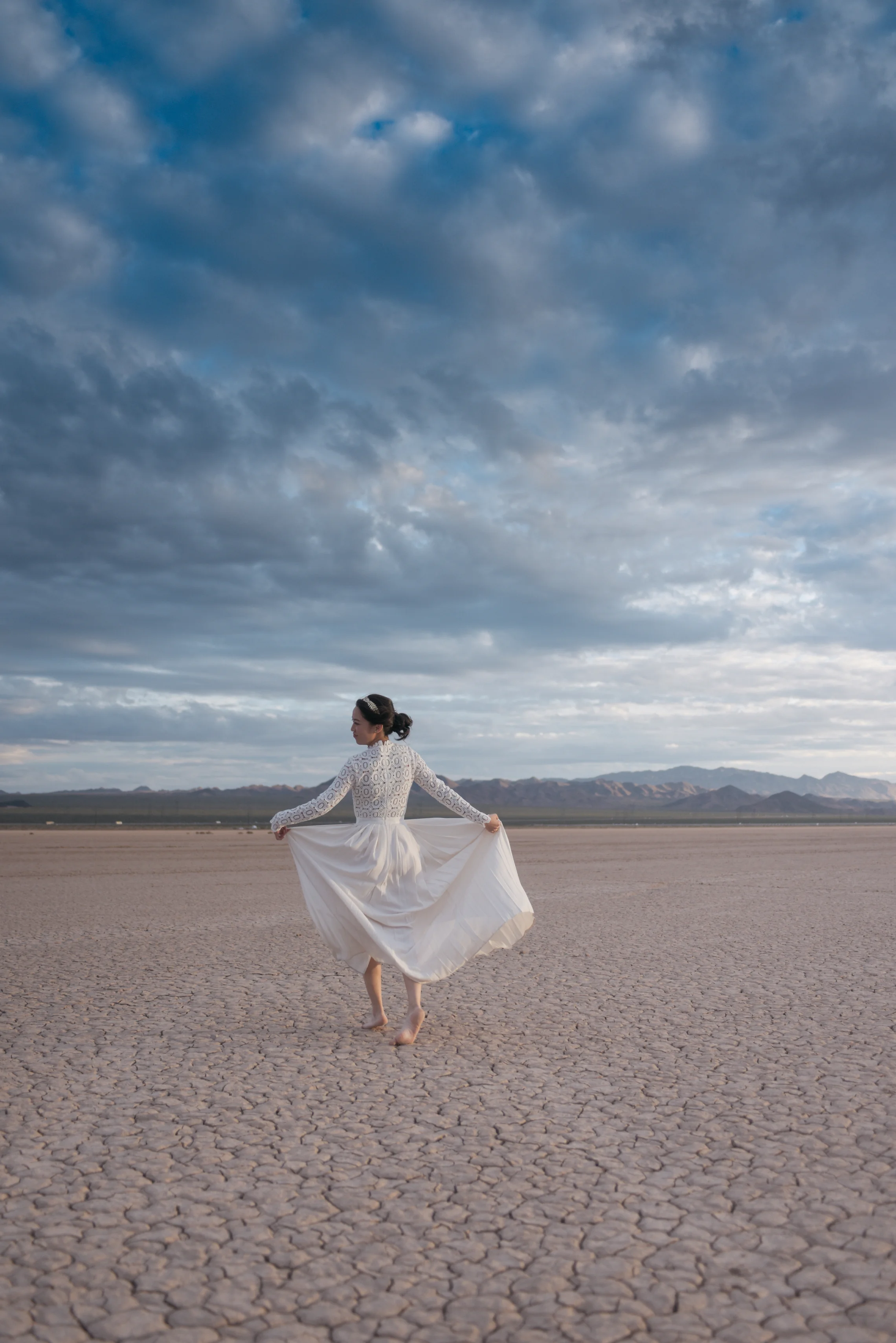 las vegas wedding, peachy keen unions, las vegas elopement, pop up wedding, las vegas, downtown las vegas, dry lake bed, dry lake bed wedding, asian wedding, wedding inspiration, las vegans wedding photographer