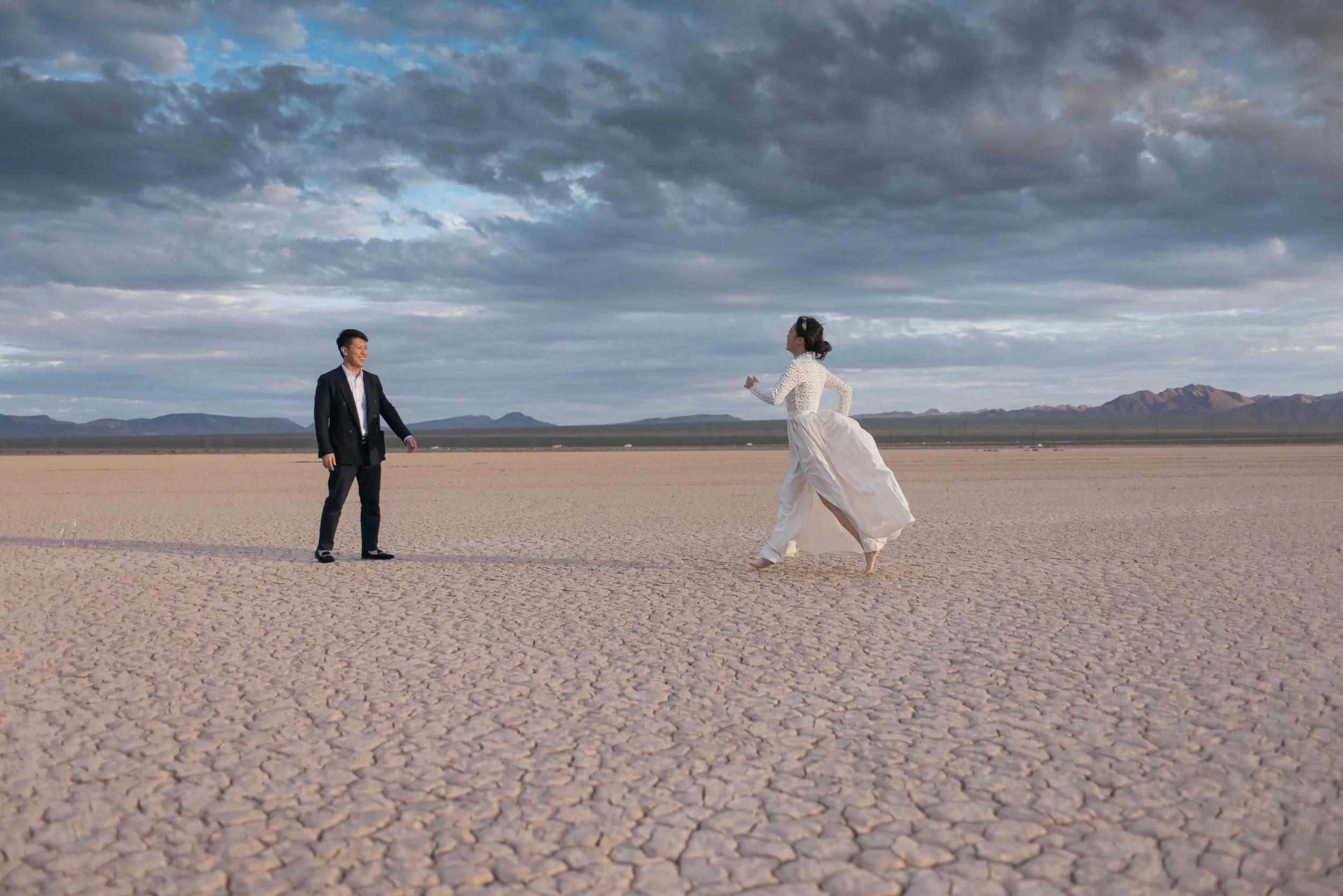 las vegas wedding, peachy keen unions, las vegas elopement, pop up wedding, las vegas, downtown las vegas, dry lake bed, dry lake bed wedding, asian wedding, wedding inspiration, las vegans wedding photographer