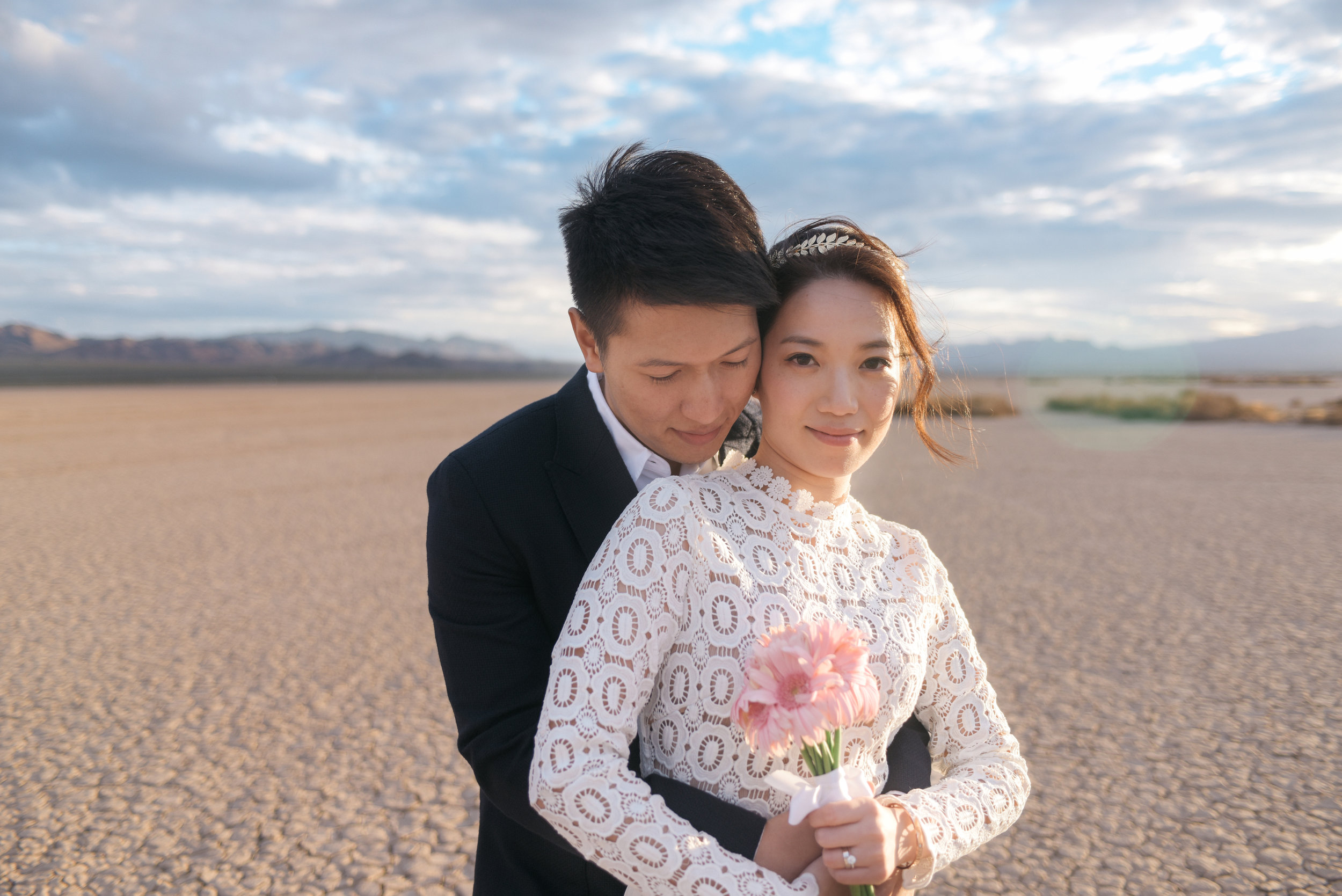 las vegas wedding, peachy keen unions, las vegas elopement, pop up wedding, las vegas, downtown las vegas, dry lake bed, dry lake bed wedding, asian wedding, wedding inspiration, las vegans wedding photographer