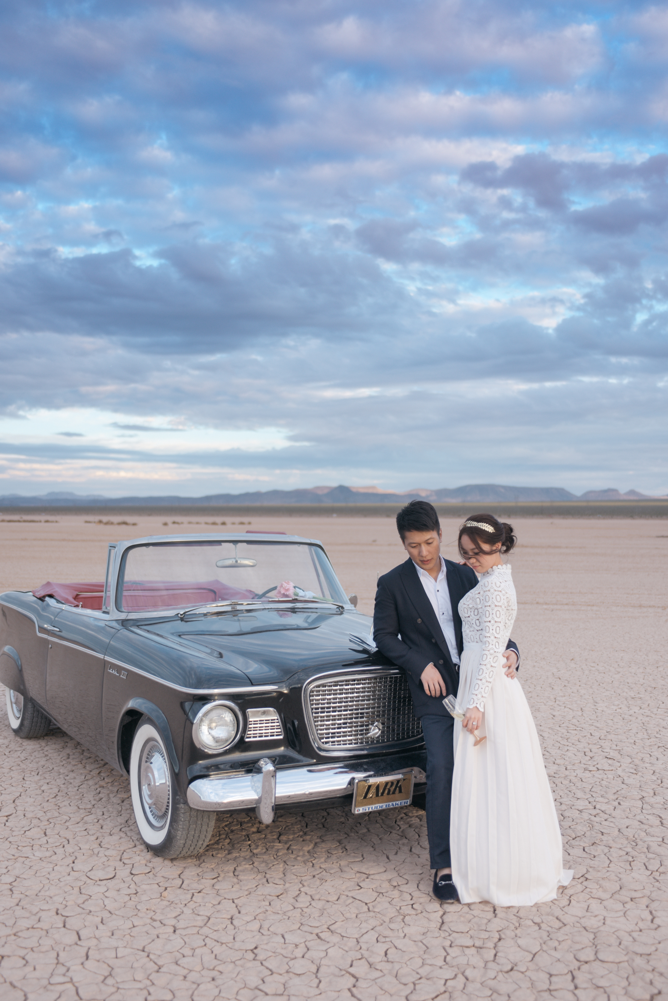 las vegas wedding, peachy keen unions, las vegas elopement, pop up wedding, las vegas, downtown las vegas, dry lake bed, dry lake bed wedding, asian wedding, wedding inspiration, las vegans wedding photographer