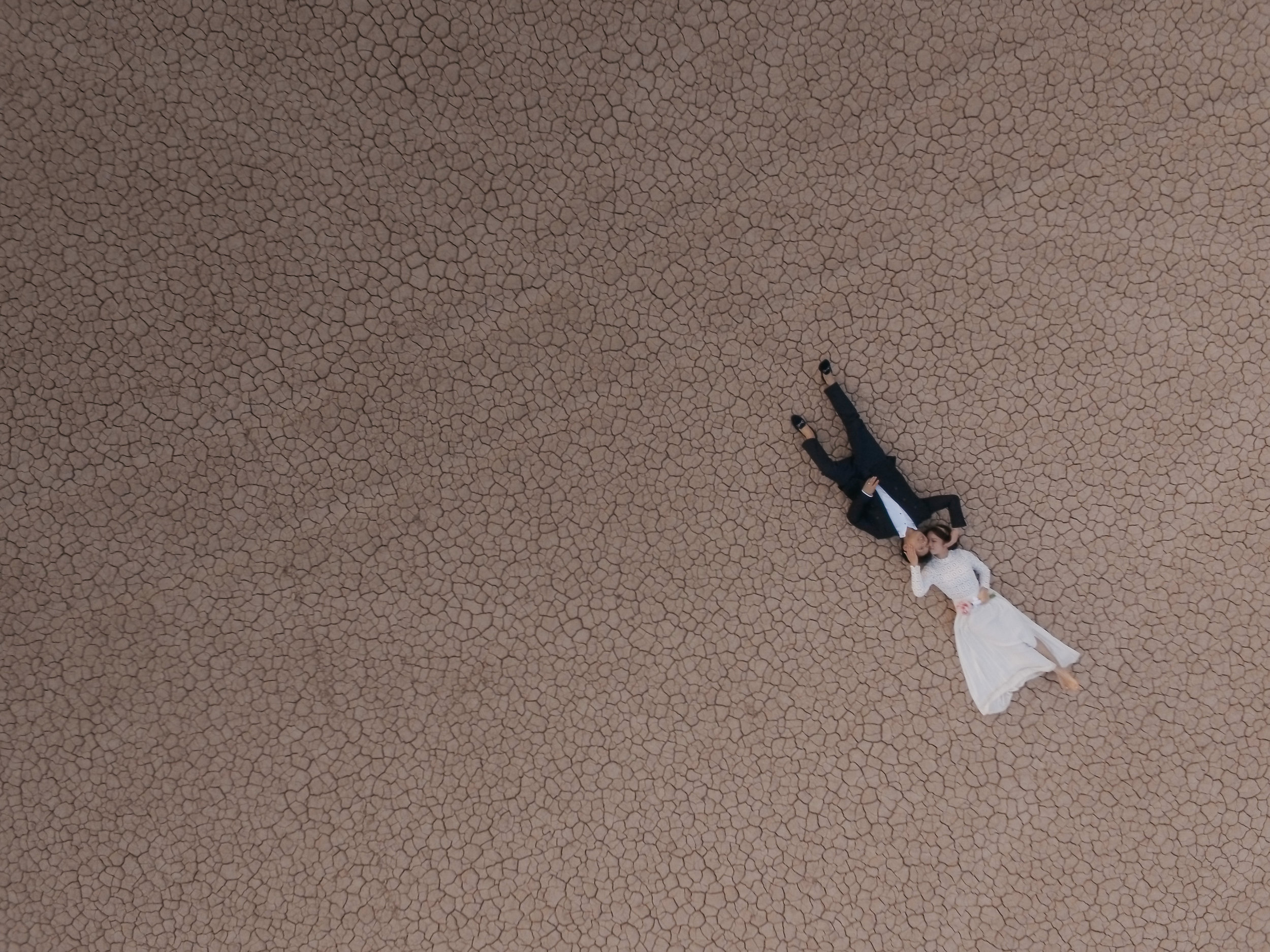 las vegas wedding, peachy keen unions, las vegas elopement, pop up wedding, las vegas, downtown las vegas, dry lake bed, dry lake bed wedding, asian wedding, wedding inspiration, las vegans wedding photographer