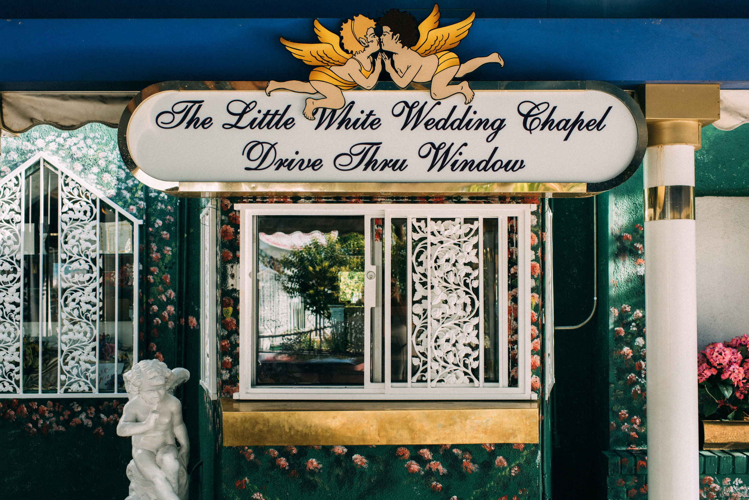 las vegas elopement, las vegas chapel elopement, little white chapel elopement, ashley marie myers.jpg