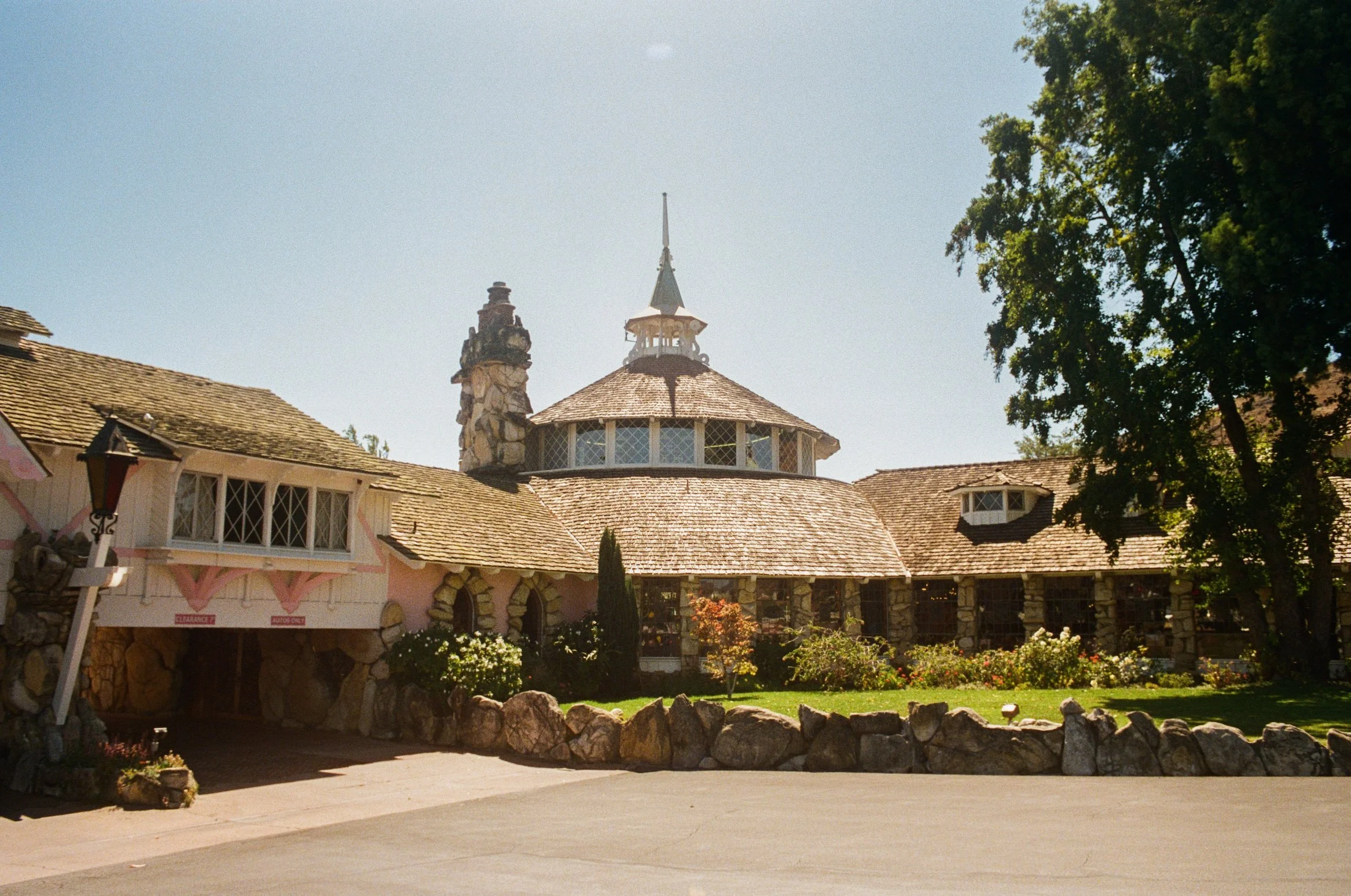 MADONNA INN WEDDING PORTRA 800 FILM PHOTOGRAPHY BY ASHLEY MYERS-208 copy.jpeg